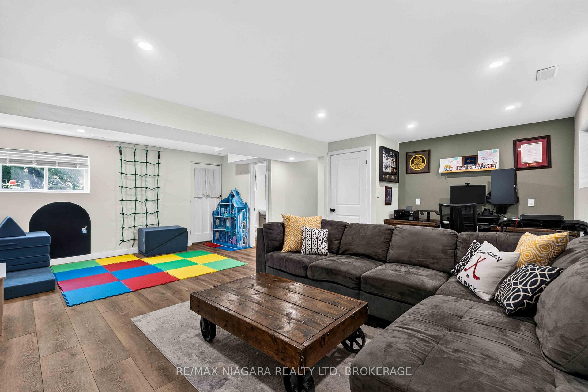 Photo 19 of 41 Old Coach Road, St. Catharines, Lakeshore — HOMEH
