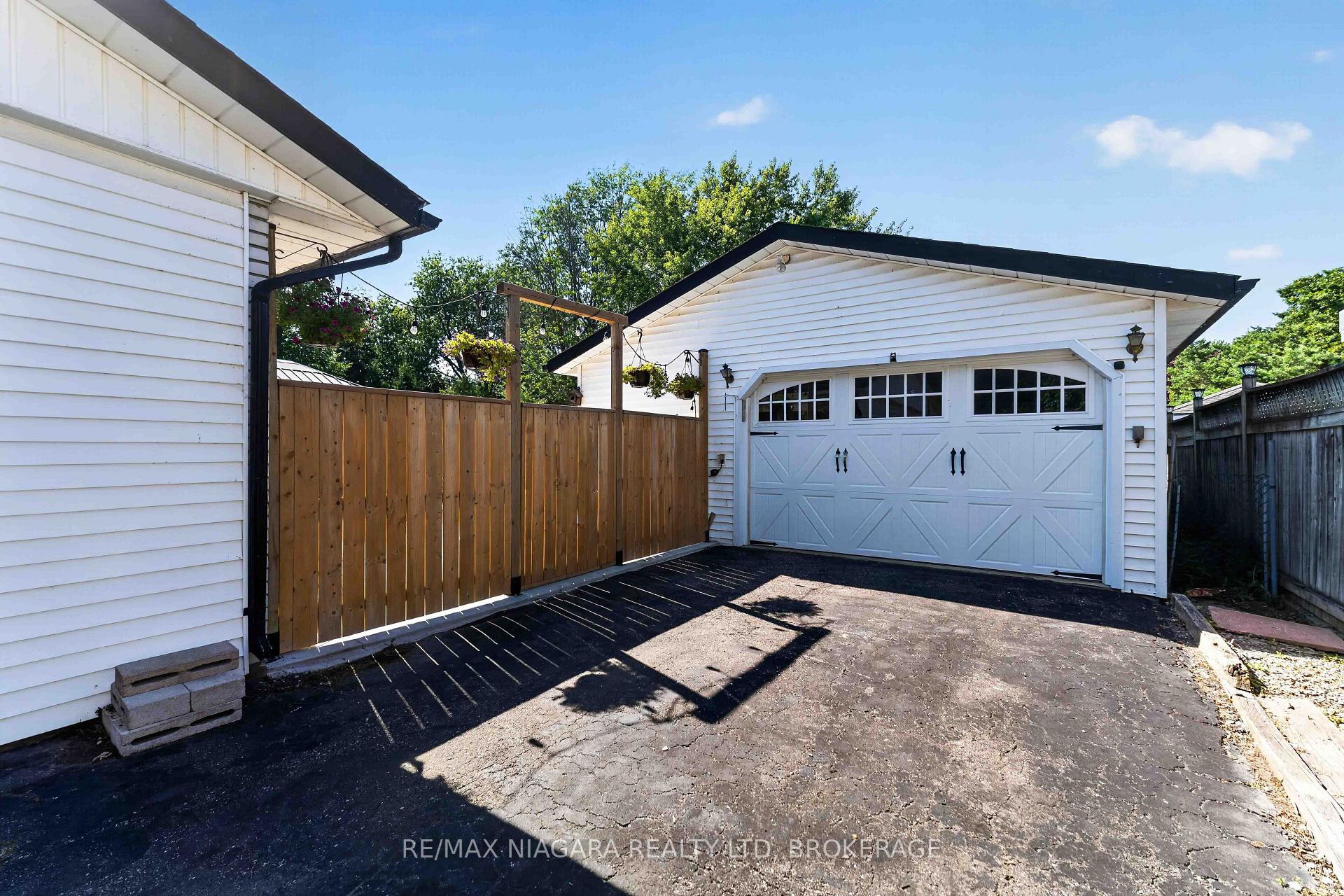 Photo 27 of 41 Old Coach Road, St. Catharines, Lakeshore — HOMEH