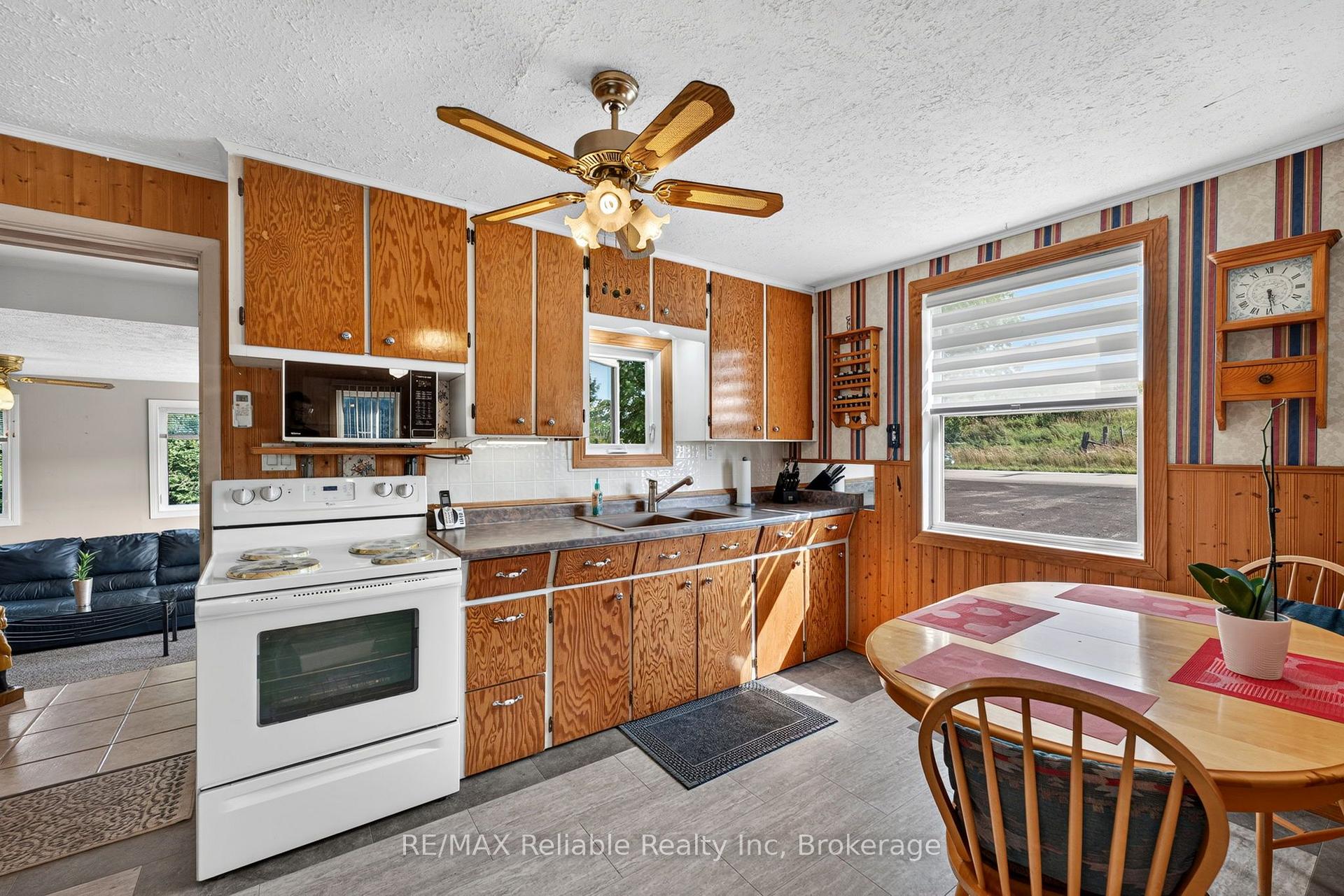 Photo 9 of 40356 Hydro Line Road, Central Huron, Hullett — HOMEH