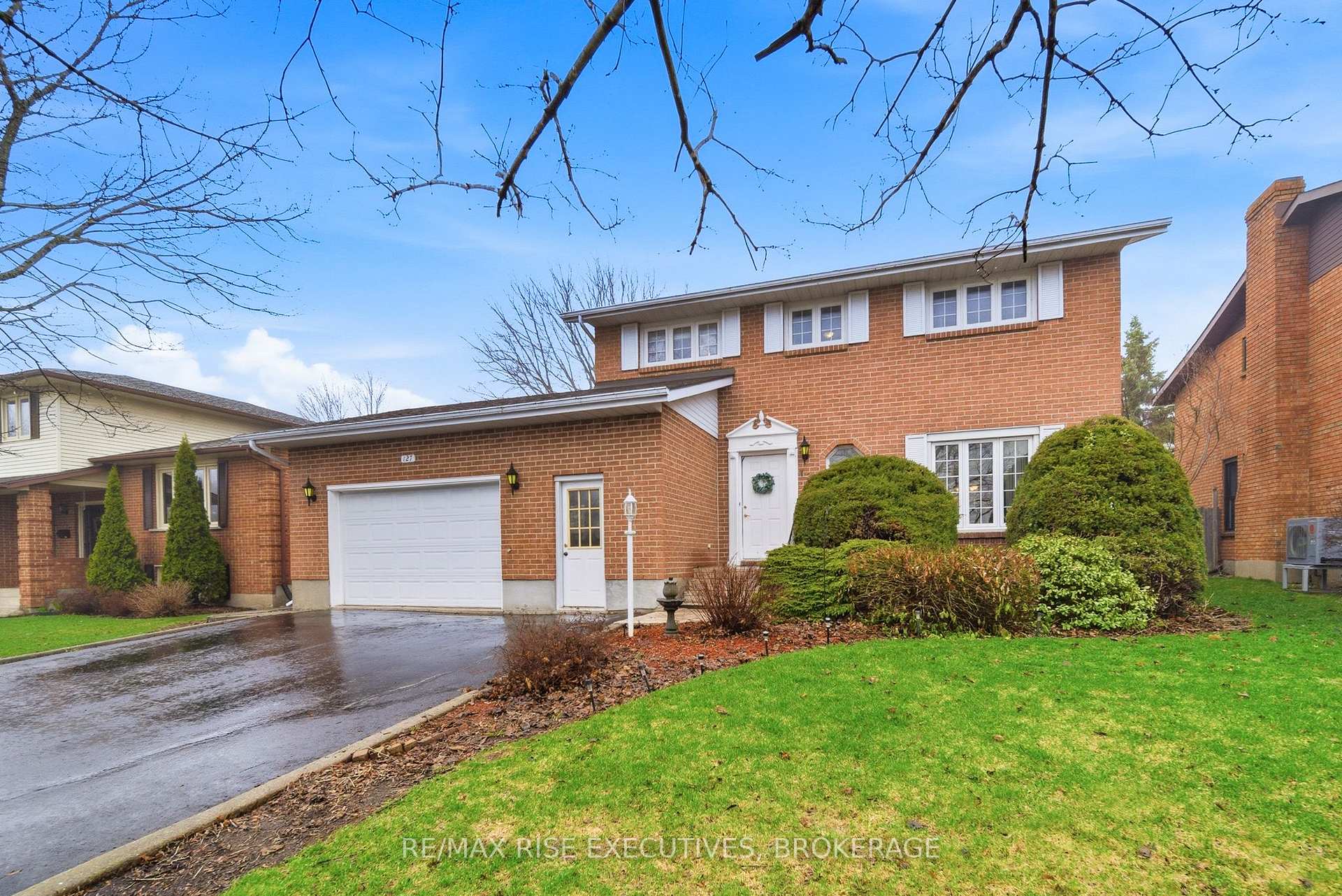 Photo 3 of 127 Nicholson Crescent, Loyalist, Amherstview — HOMEH
