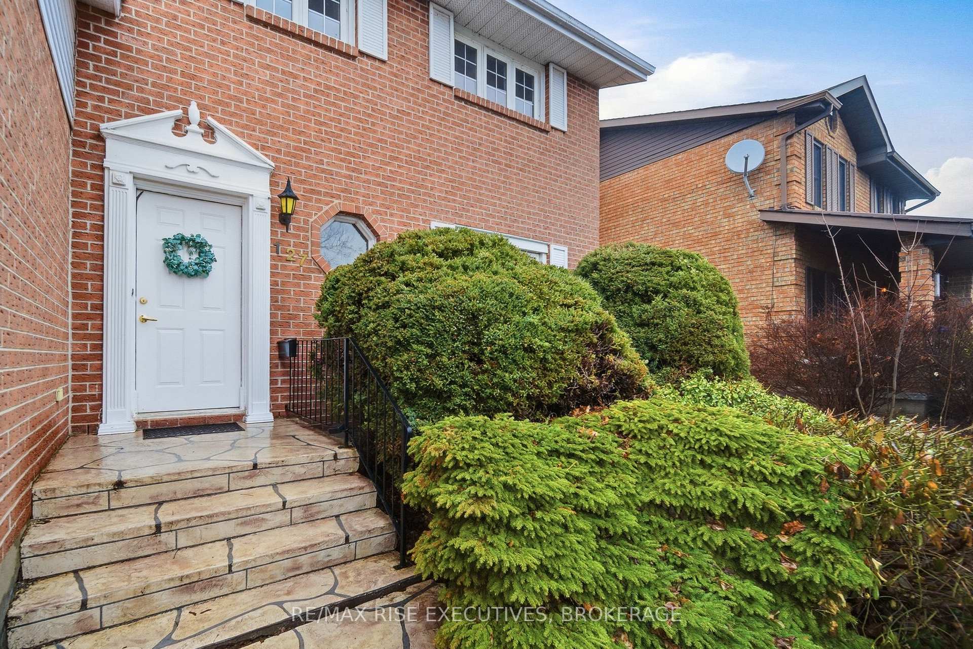 Photo 4 of 127 Nicholson Crescent, Loyalist, Amherstview — HOMEH