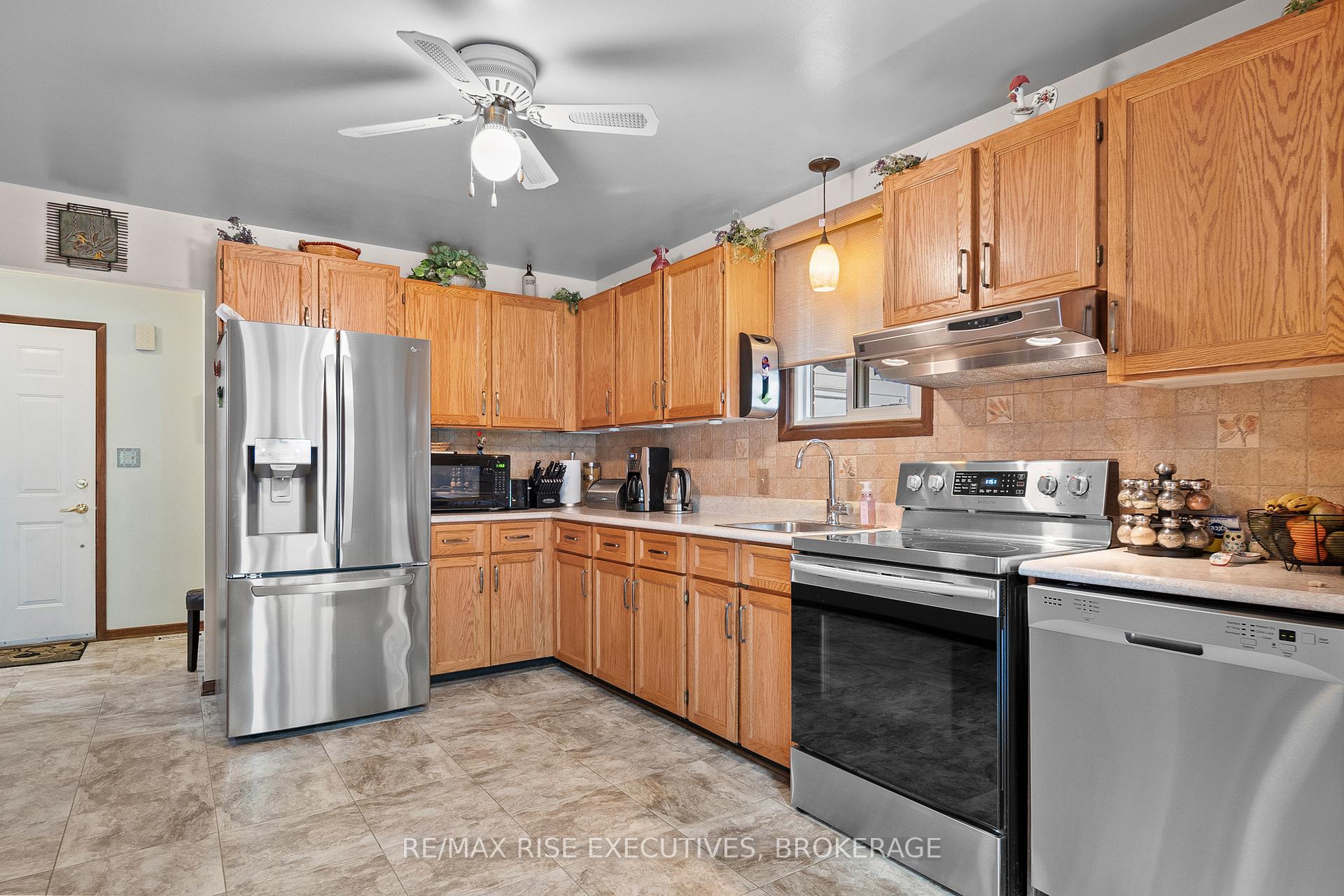 Photo 13 of 127 Nicholson Crescent, Loyalist, Amherstview — HOMEH