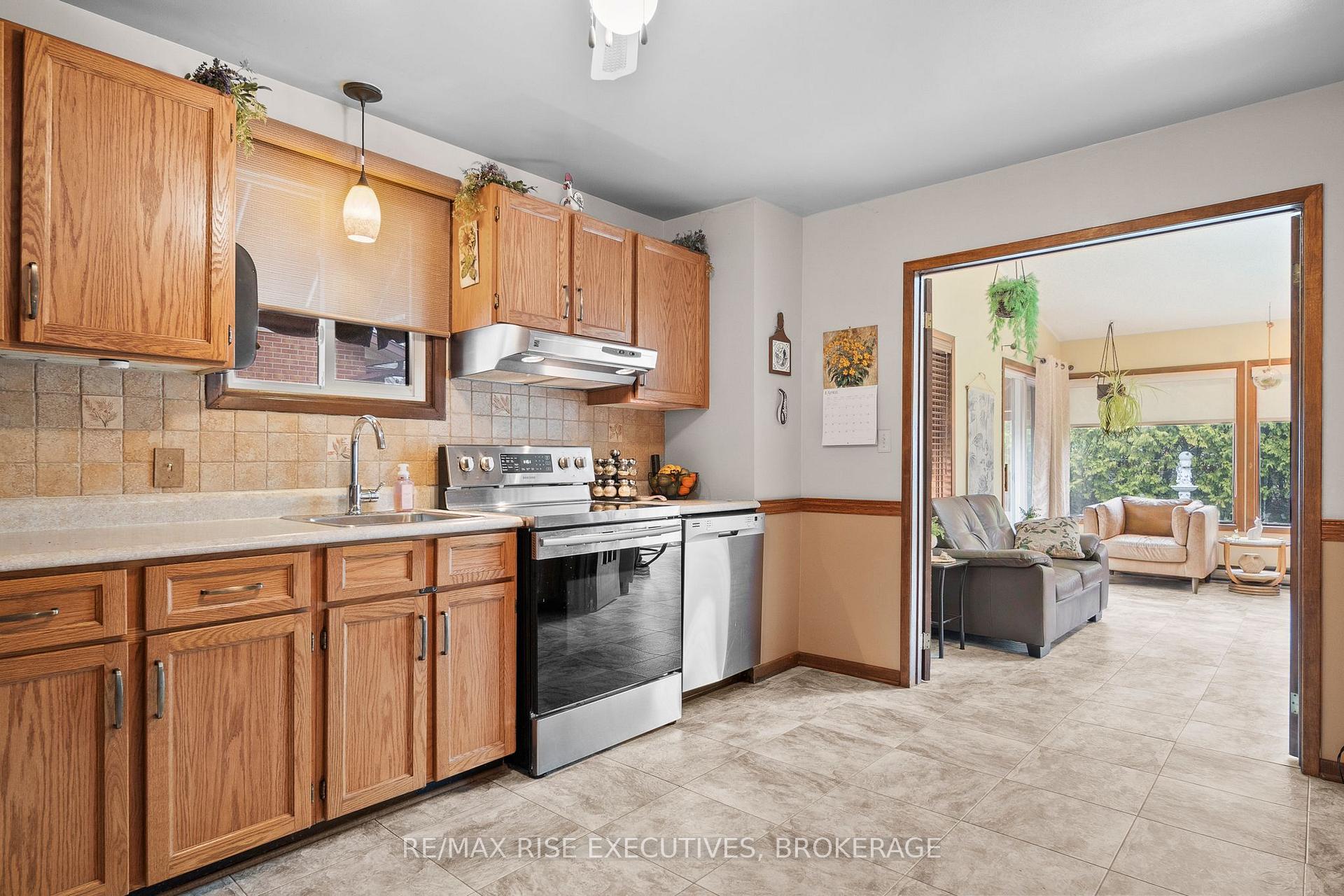 Photo 14 of 127 Nicholson Crescent, Loyalist, Amherstview — HOMEH