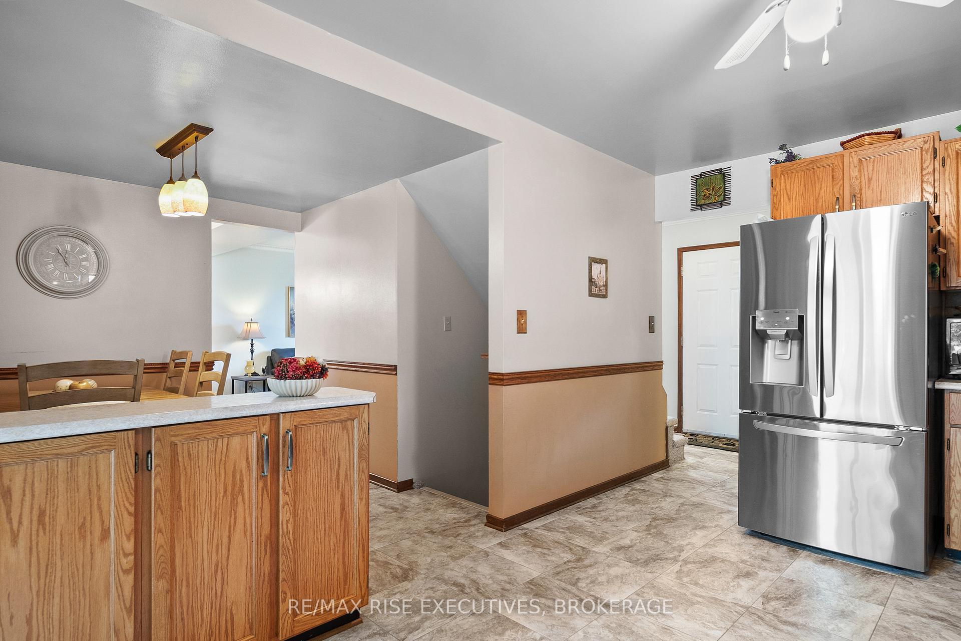 Photo 16 of 127 Nicholson Crescent, Loyalist, Amherstview — HOMEH