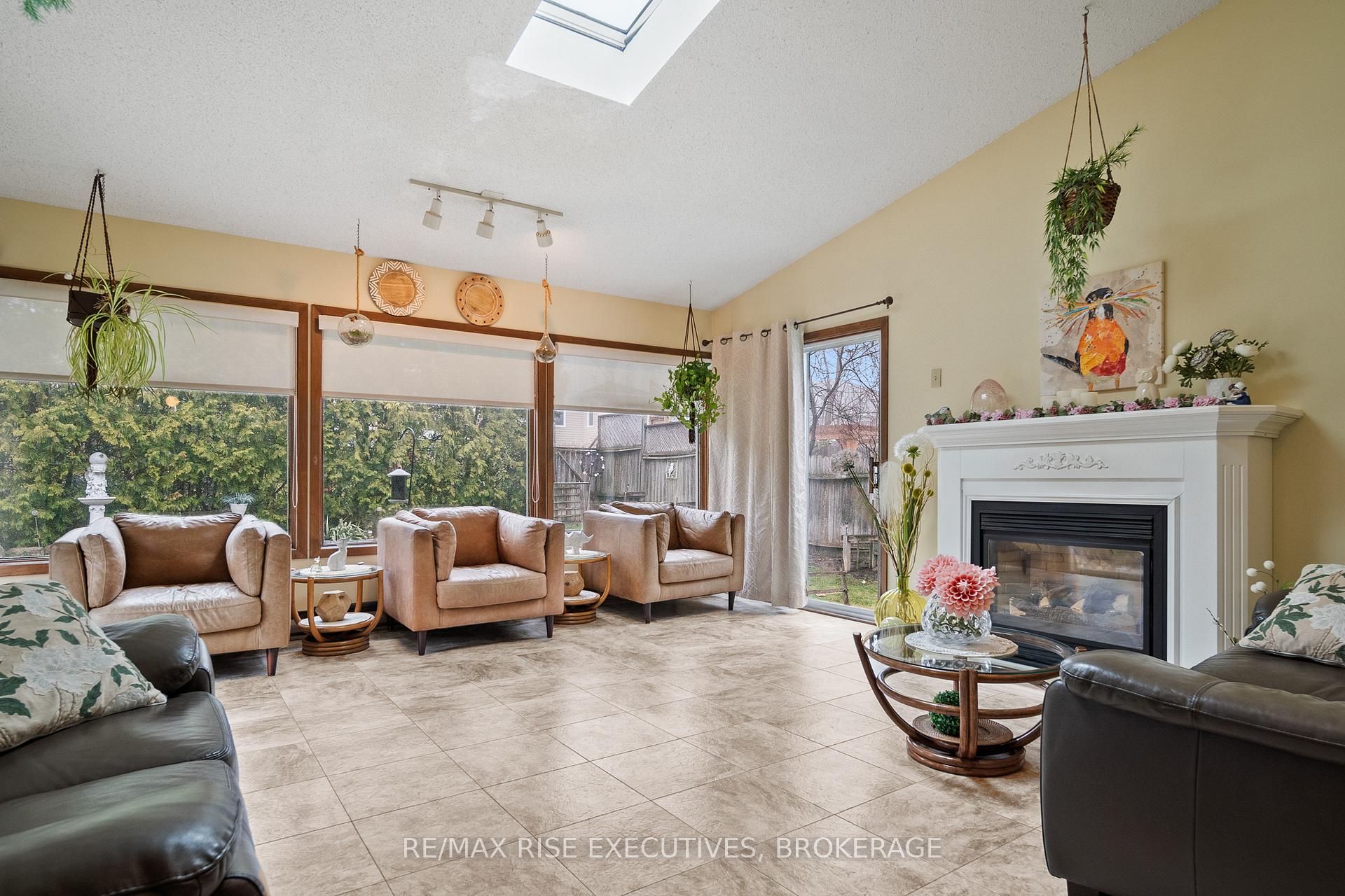 Photo 17 of 127 Nicholson Crescent, Loyalist, Amherstview — HOMEH