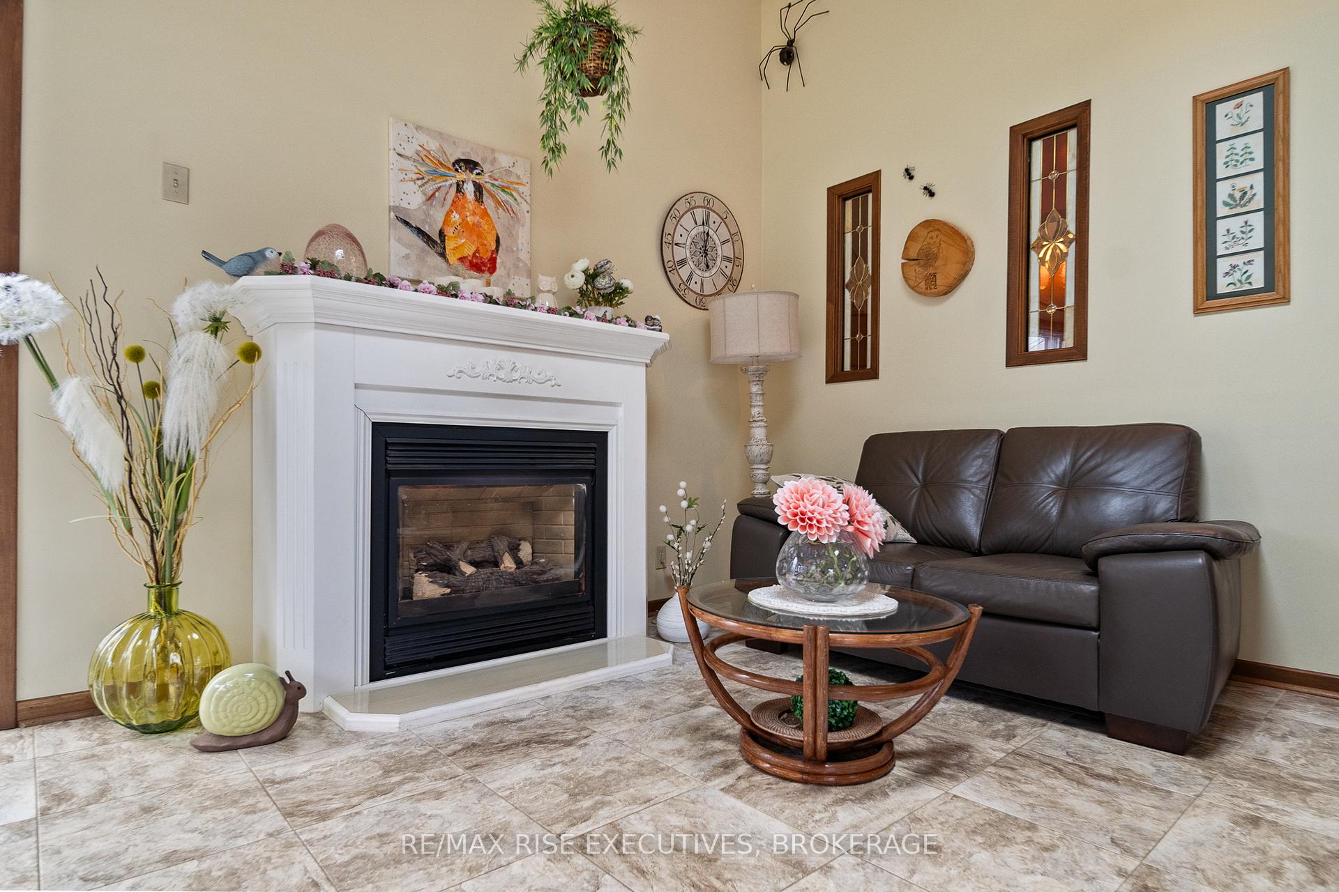 Photo 18 of 127 Nicholson Crescent, Loyalist, Amherstview — HOMEH