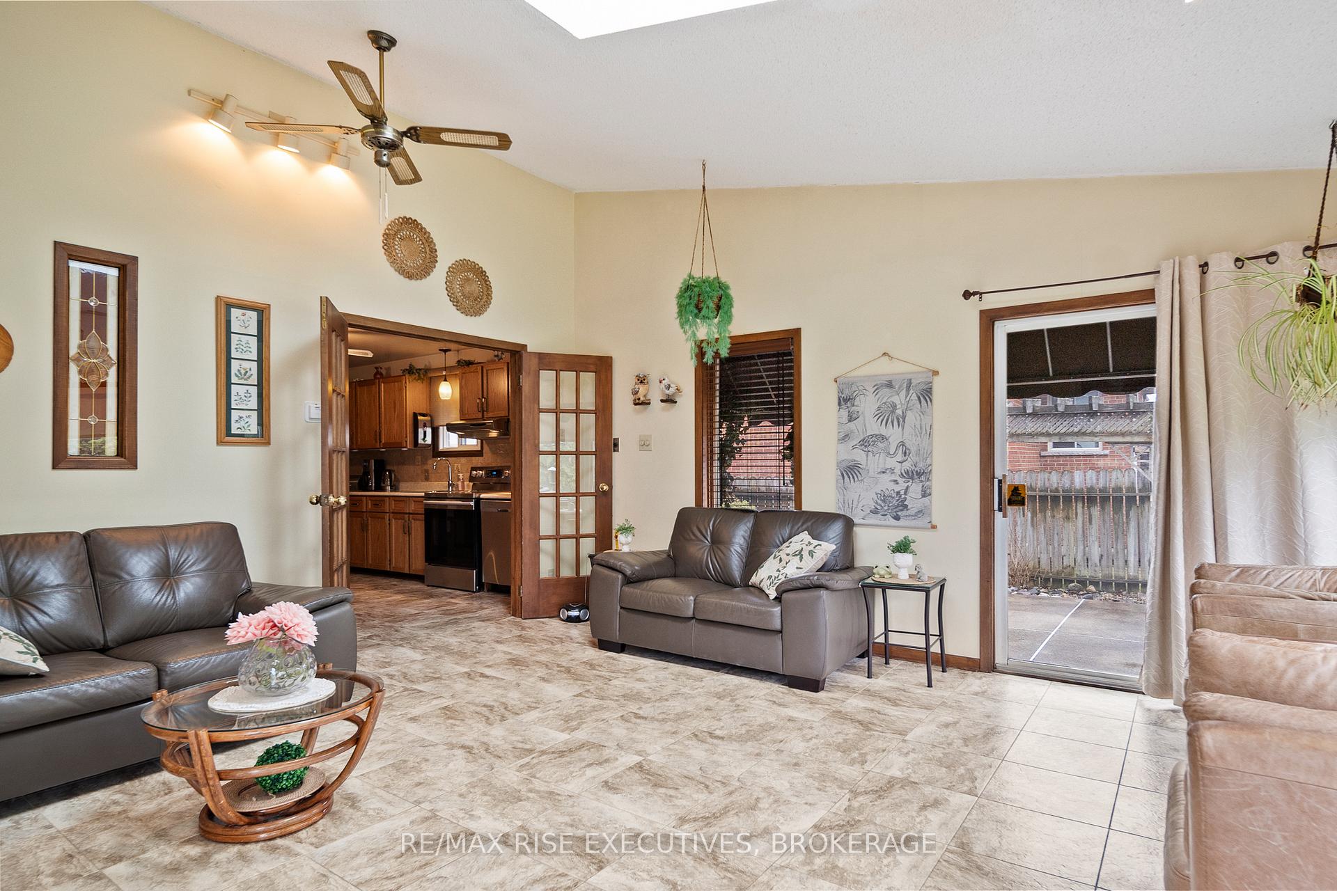 Photo 19 of 127 Nicholson Crescent, Loyalist, Amherstview — HOMEH