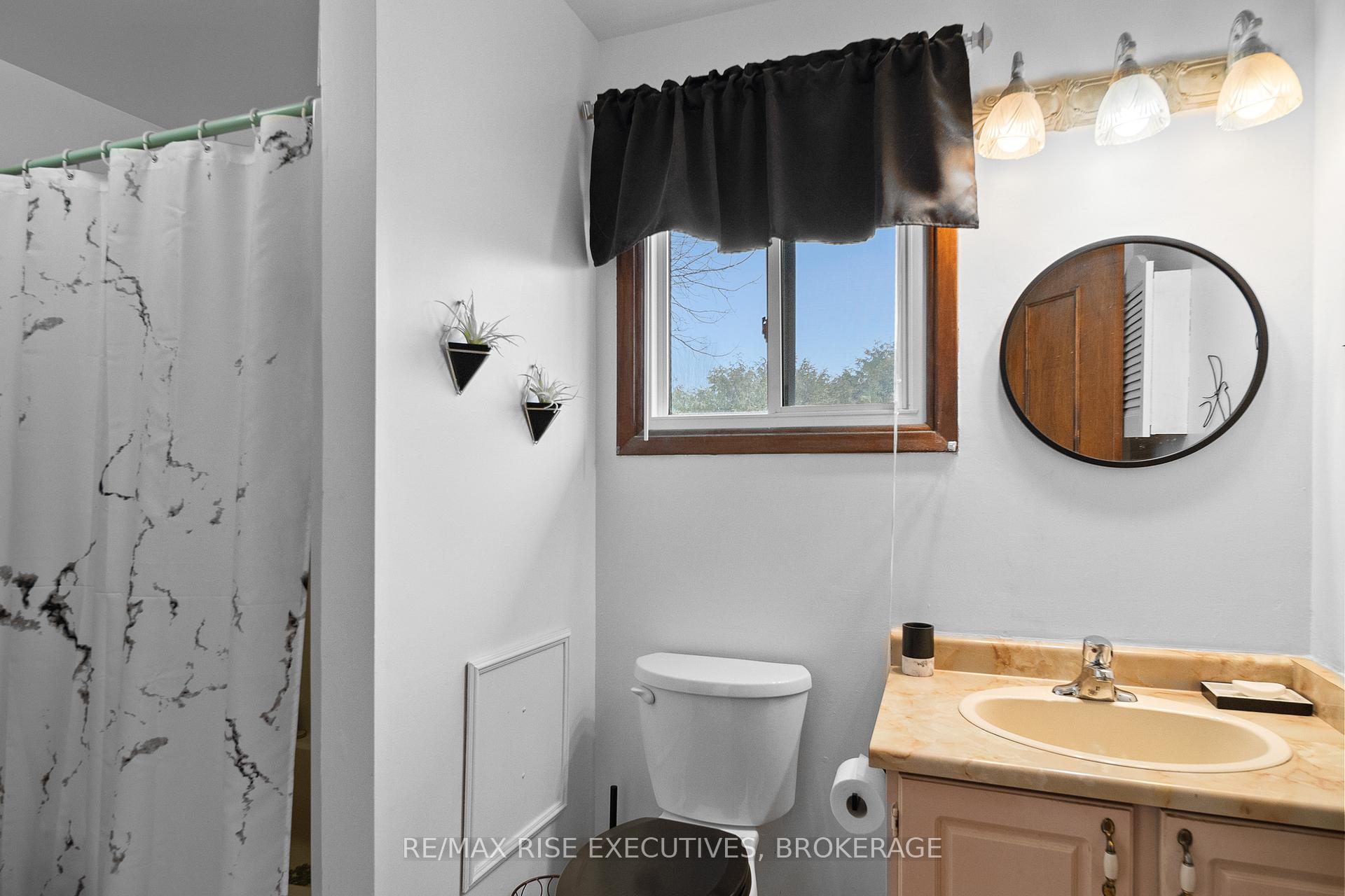 Photo 26 of 127 Nicholson Crescent, Loyalist, Amherstview — HOMEH