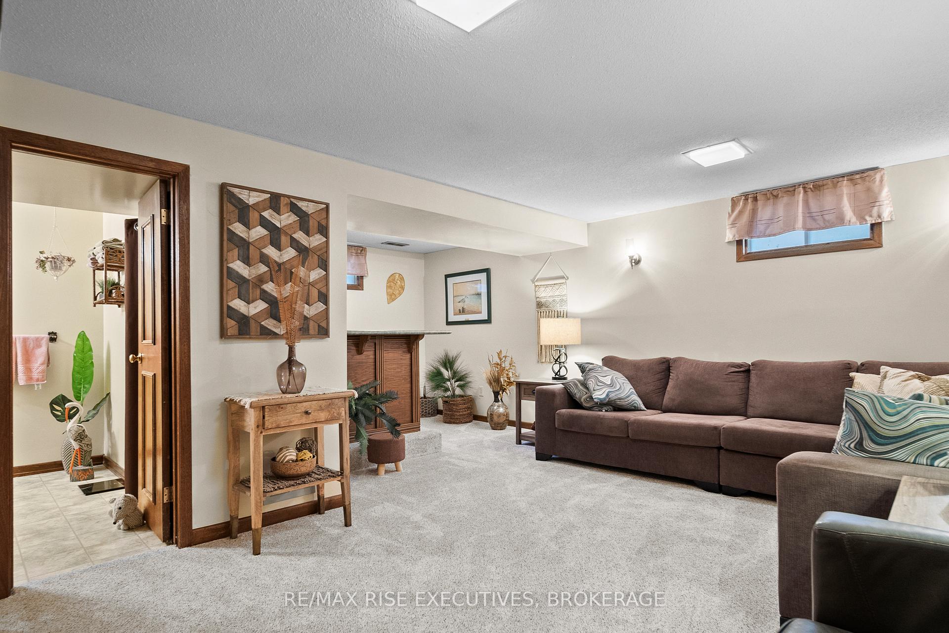 Photo 31 of 127 Nicholson Crescent, Loyalist, Amherstview — HOMEH