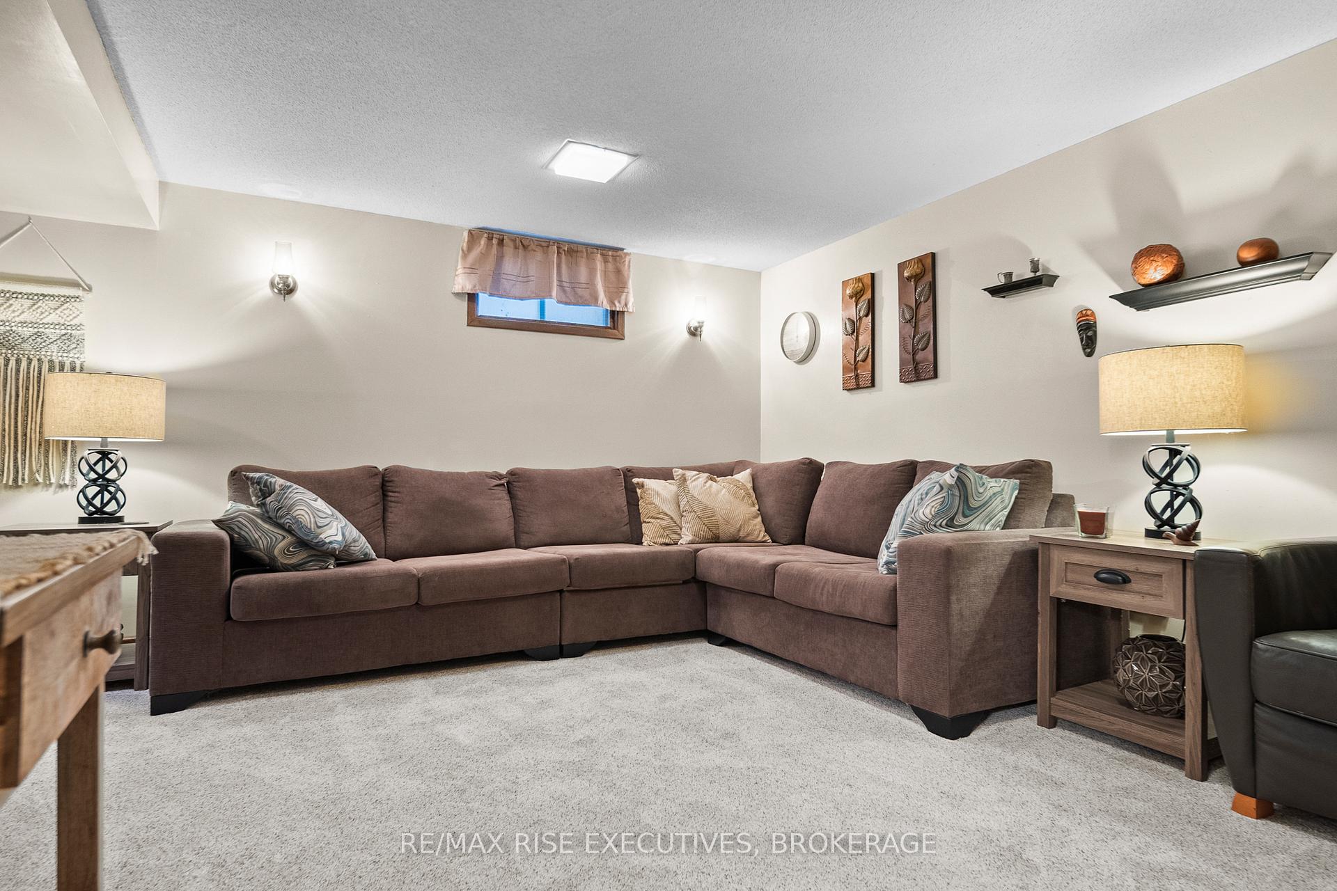 Photo 32 of 127 Nicholson Crescent, Loyalist, Amherstview — HOMEH