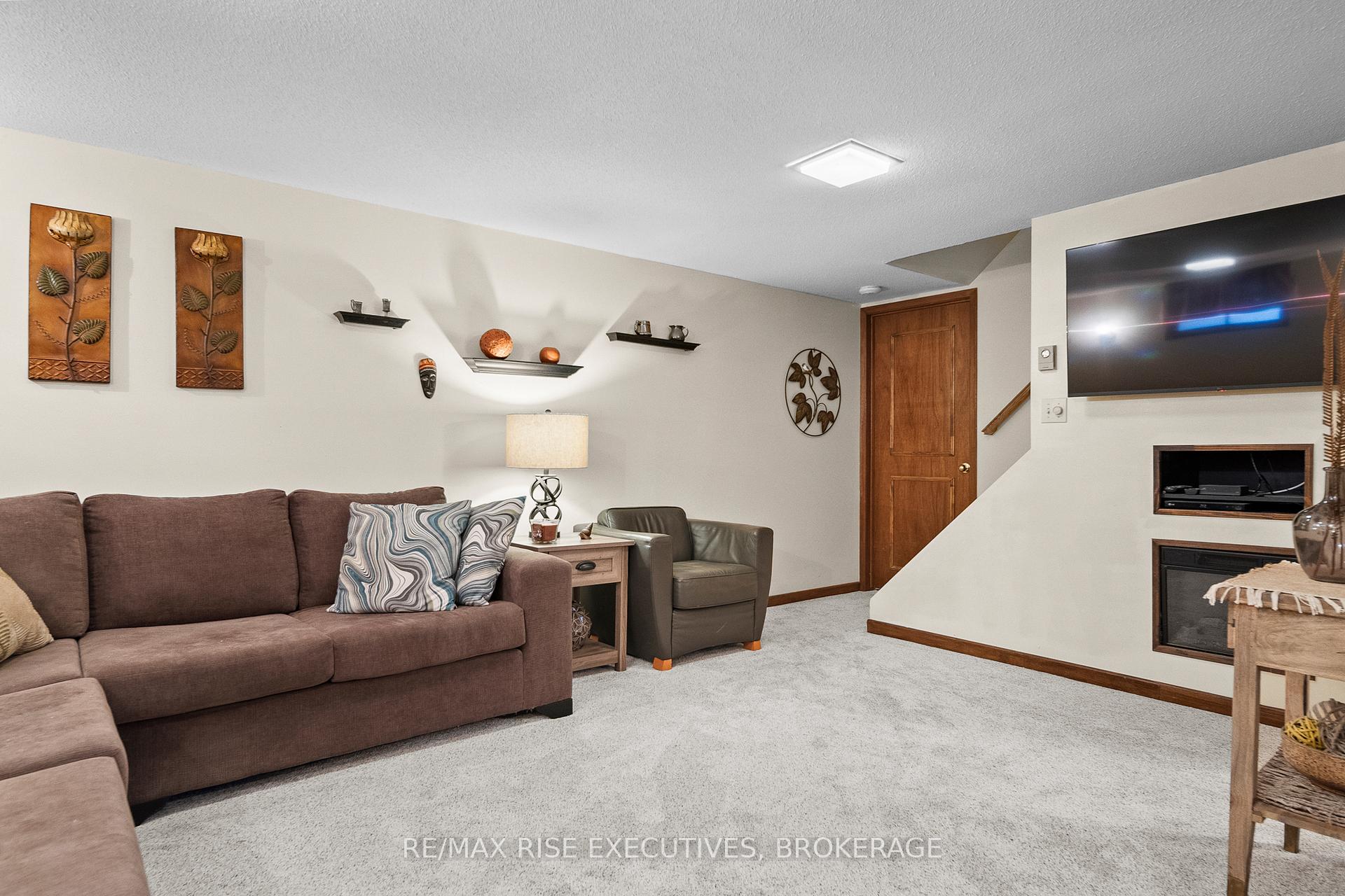 Photo 33 of 127 Nicholson Crescent, Loyalist, Amherstview — HOMEH