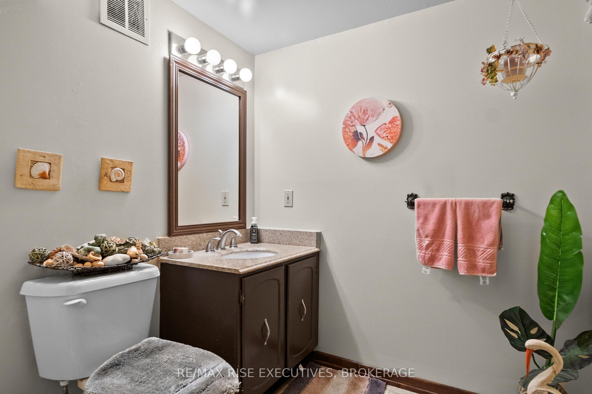 Photo 36 of 127 Nicholson Crescent, Loyalist, Amherstview — HOMEH