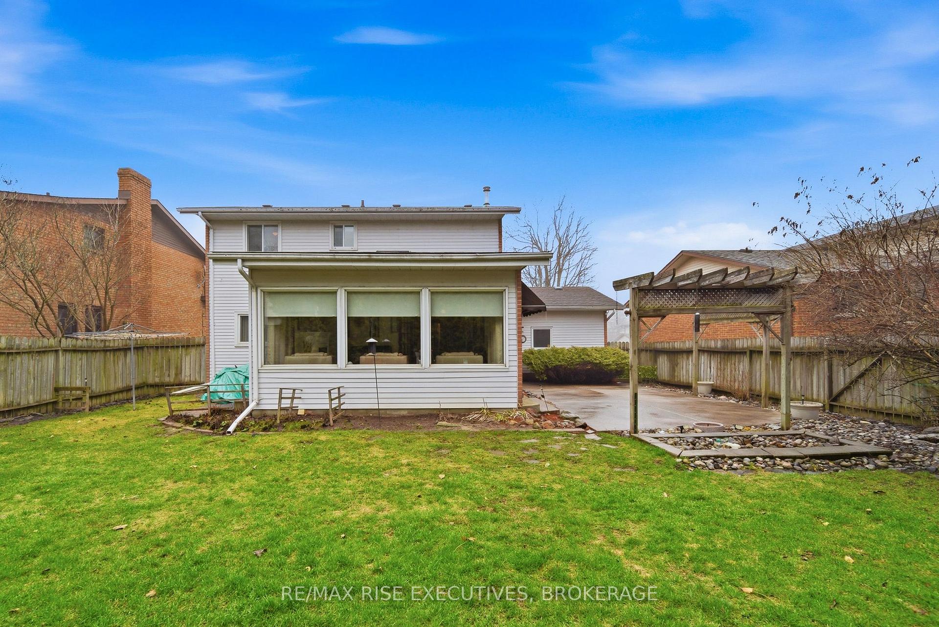 Photo 38 of 127 Nicholson Crescent, Loyalist, Amherstview — HOMEH
