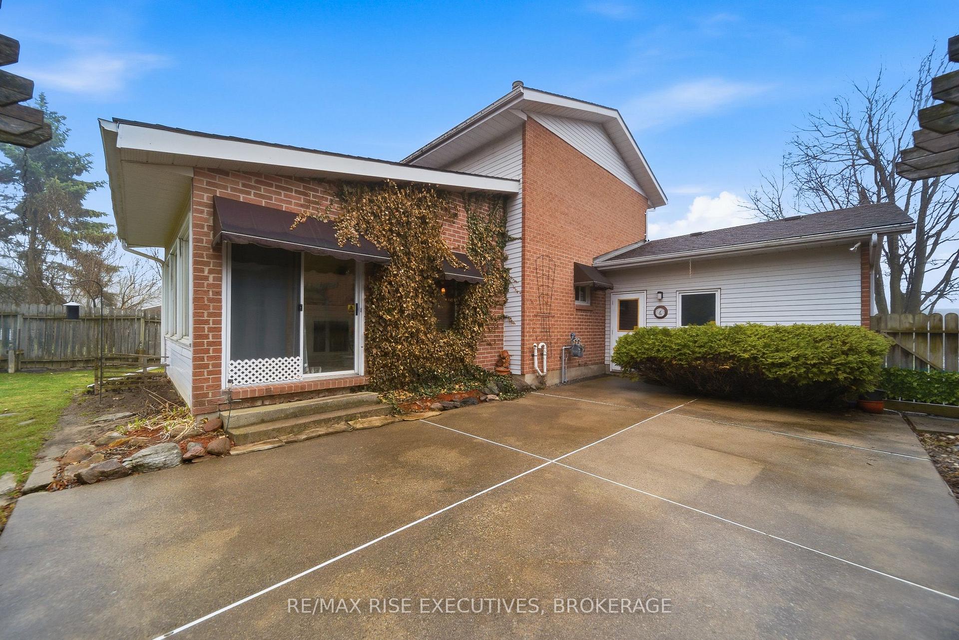 Photo 42 of 127 Nicholson Crescent, Loyalist, Amherstview — HOMEH