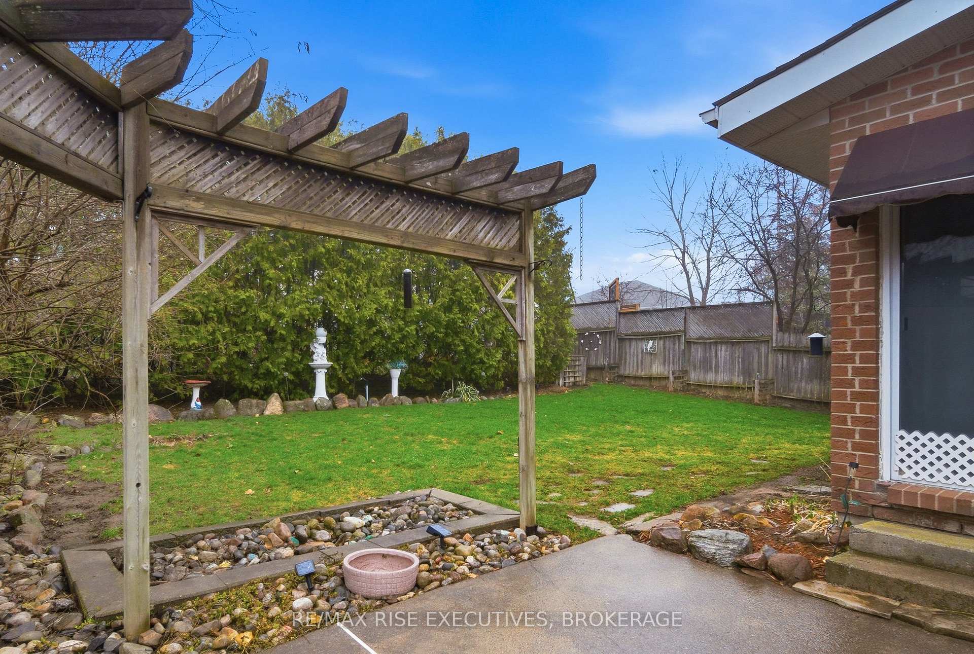Photo 46 of 127 Nicholson Crescent, Loyalist, Amherstview — HOMEH