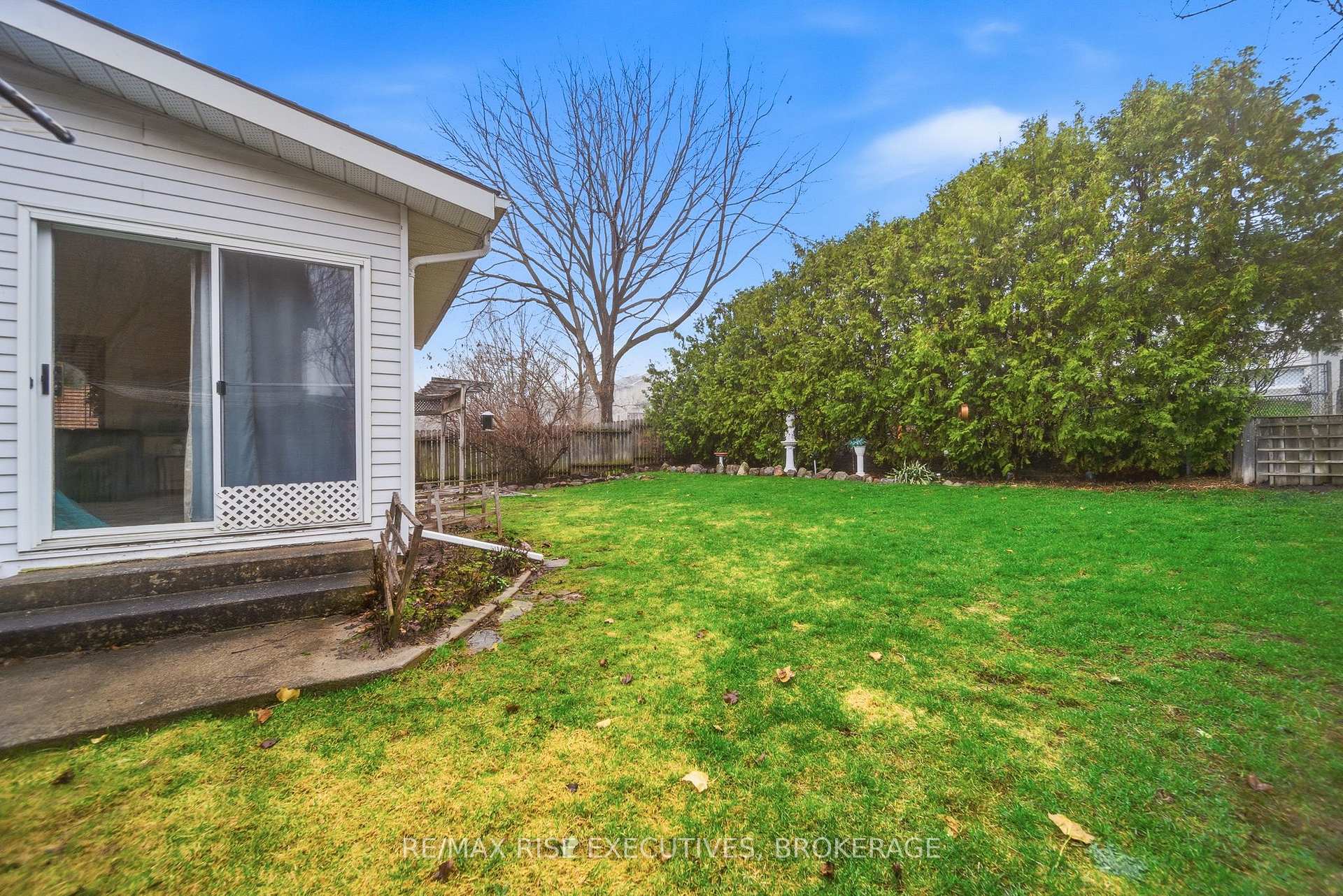 Photo 48 of 127 Nicholson Crescent, Loyalist, Amherstview — HOMEH