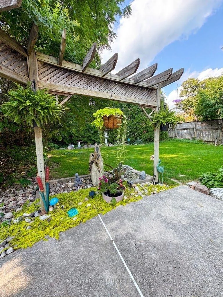 Photo 41 of 127 Nicholson Crescent, Loyalist, Amherstview — HOMEH