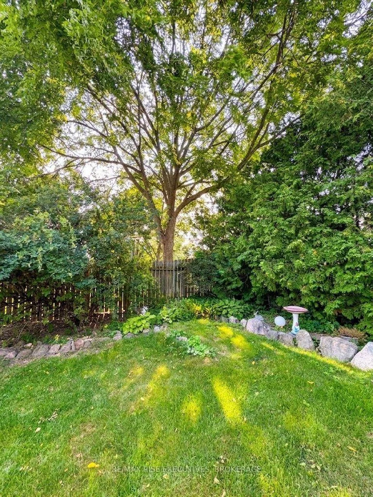 Photo 45 of 127 Nicholson Crescent, Loyalist, Amherstview — HOMEH
