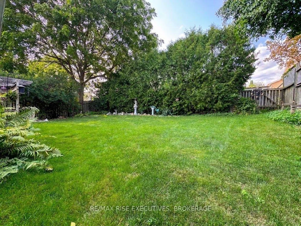 Photo 47 of 127 Nicholson Crescent, Loyalist, Amherstview — HOMEH