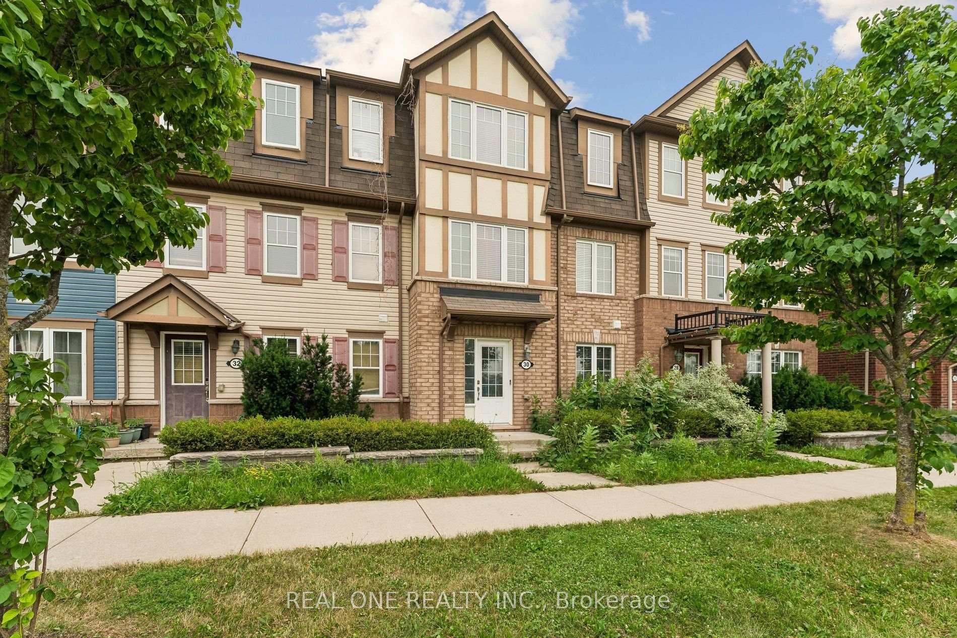 Photo 2 of 30 Henneberry Lane, Brampton, Northwest Brampton — HOMEH