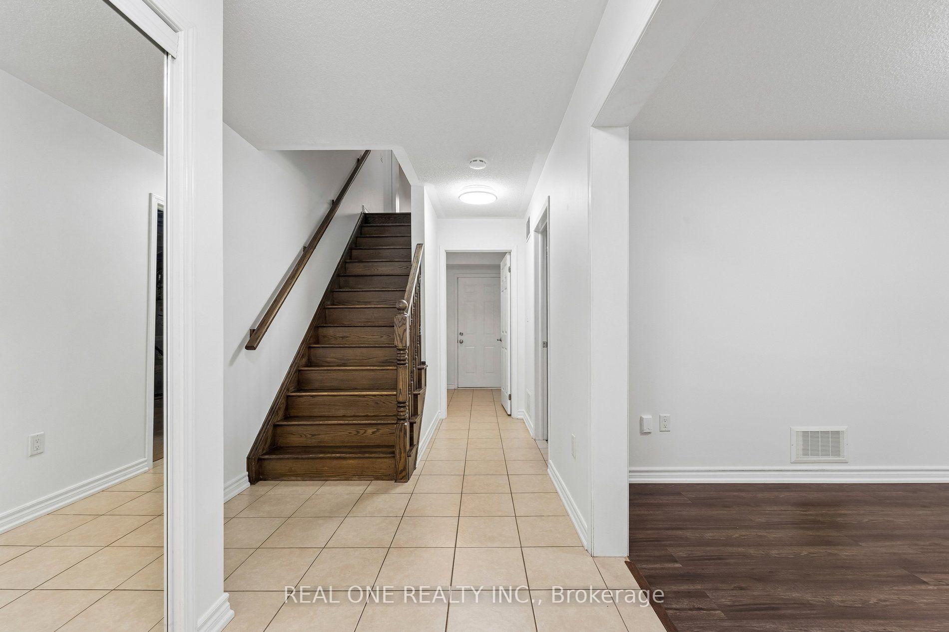 Photo 4 of 30 Henneberry Lane, Brampton, Northwest Brampton — HOMEH