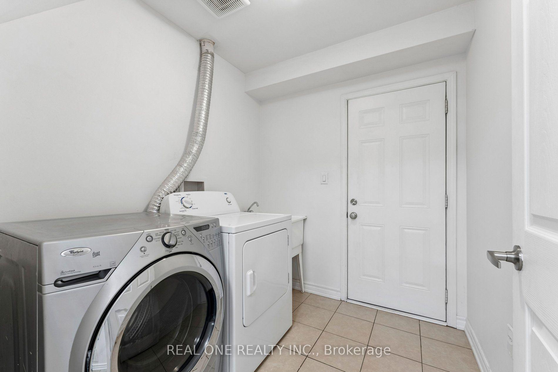 Photo 7 of 30 Henneberry Lane, Brampton, Northwest Brampton — HOMEH