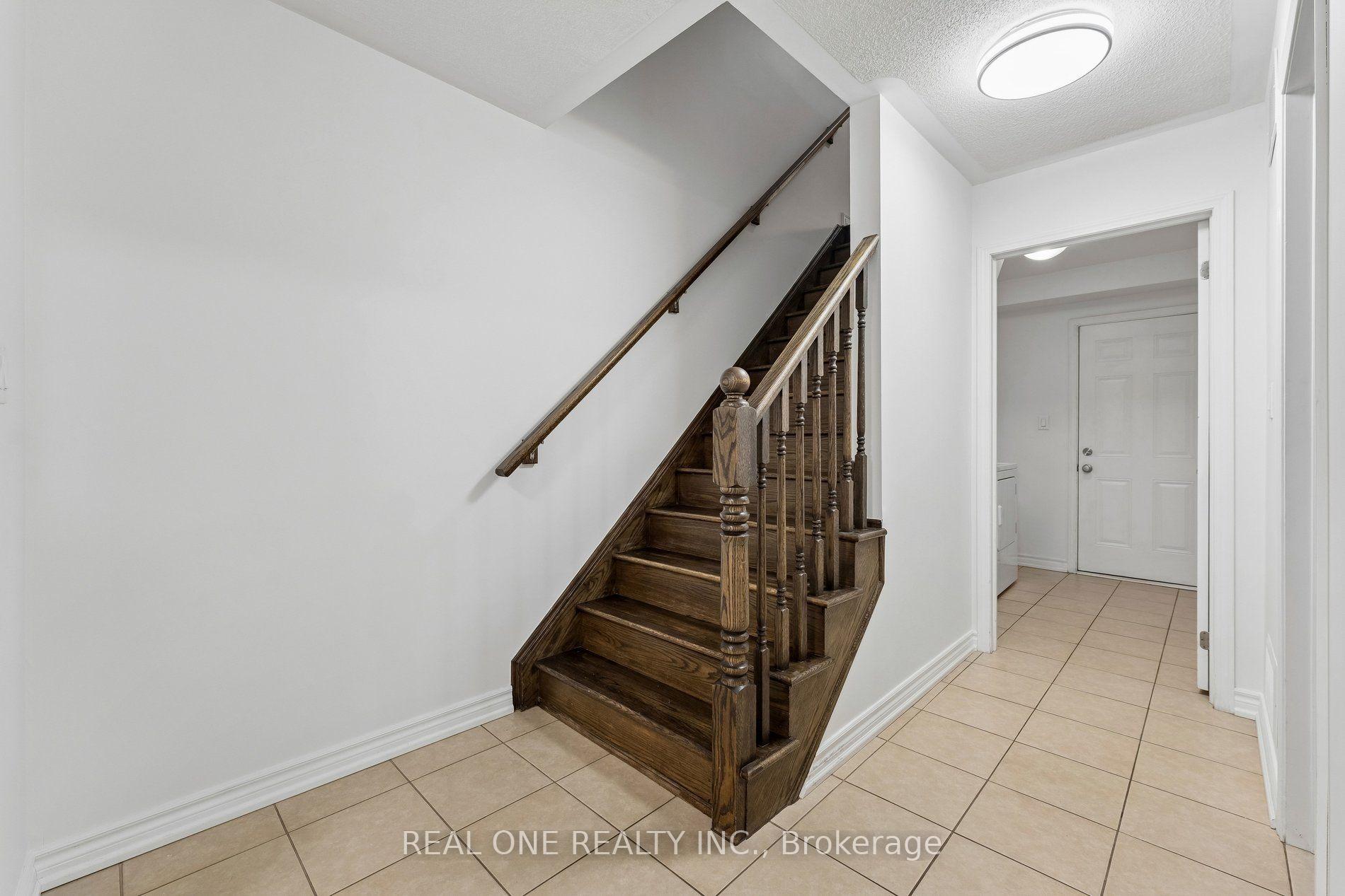 Photo 8 of 30 Henneberry Lane, Brampton, Northwest Brampton — HOMEH