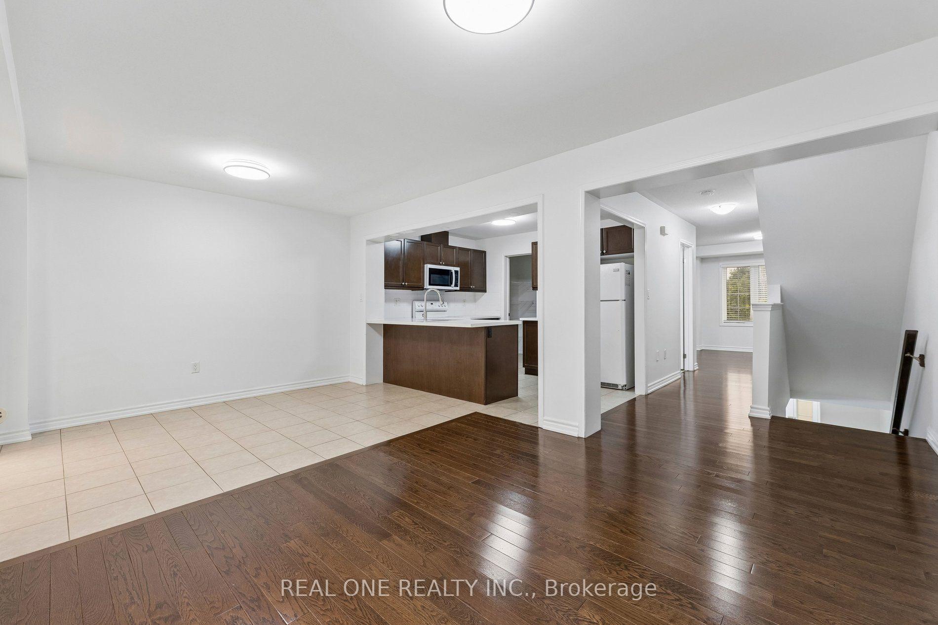 Photo 10 of 30 Henneberry Lane, Brampton, Northwest Brampton — HOMEH