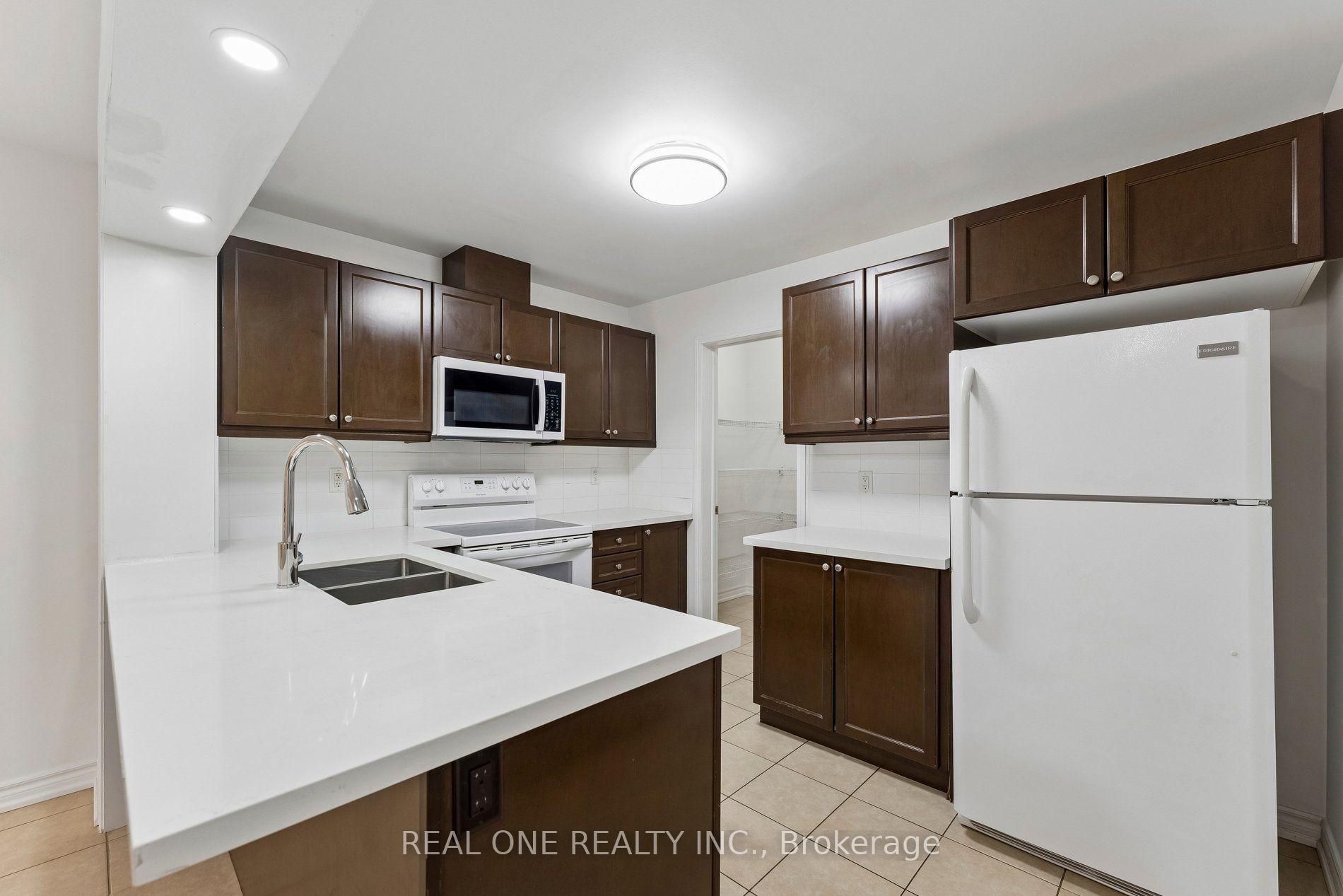 Photo 12 of 30 Henneberry Lane, Brampton, Northwest Brampton — HOMEH
