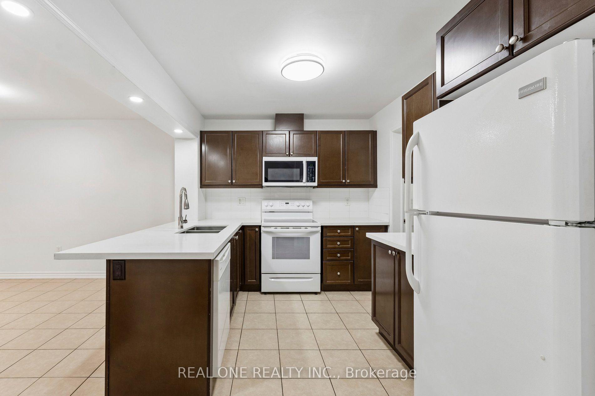 Photo 14 of 30 Henneberry Lane, Brampton, Northwest Brampton — HOMEH