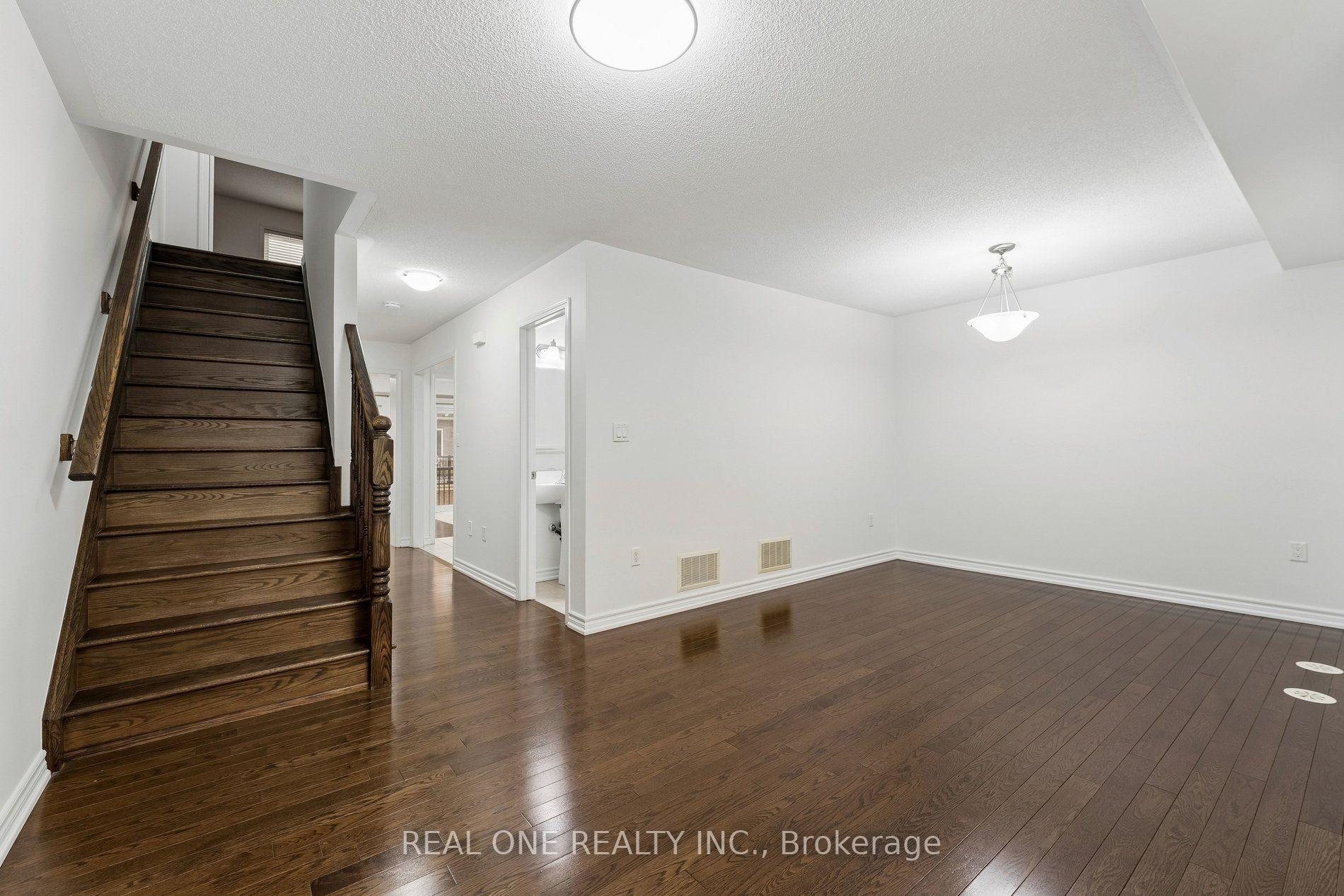 Photo 18 of 30 Henneberry Lane, Brampton, Northwest Brampton — HOMEH