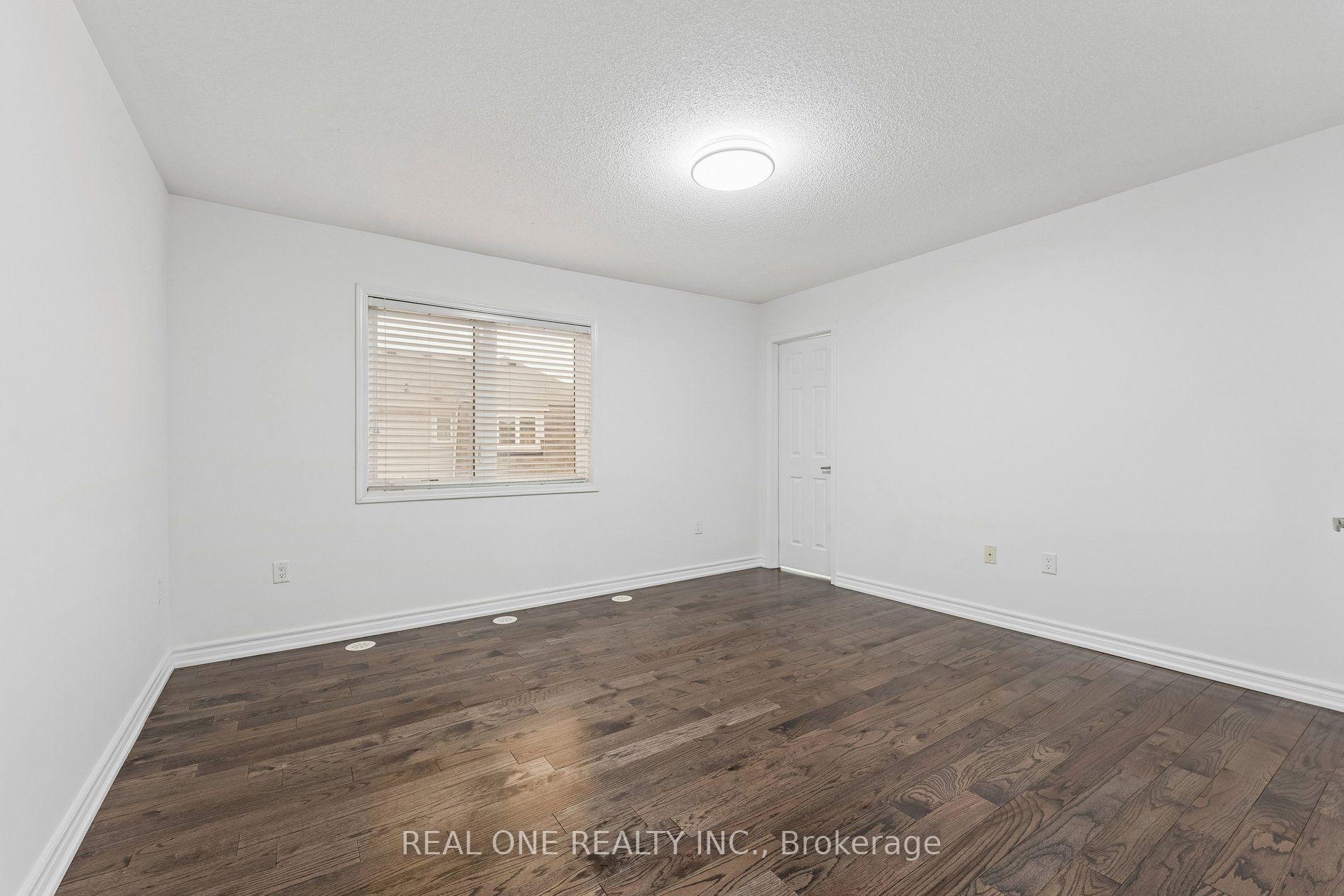Photo 21 of 30 Henneberry Lane, Brampton, Northwest Brampton — HOMEH