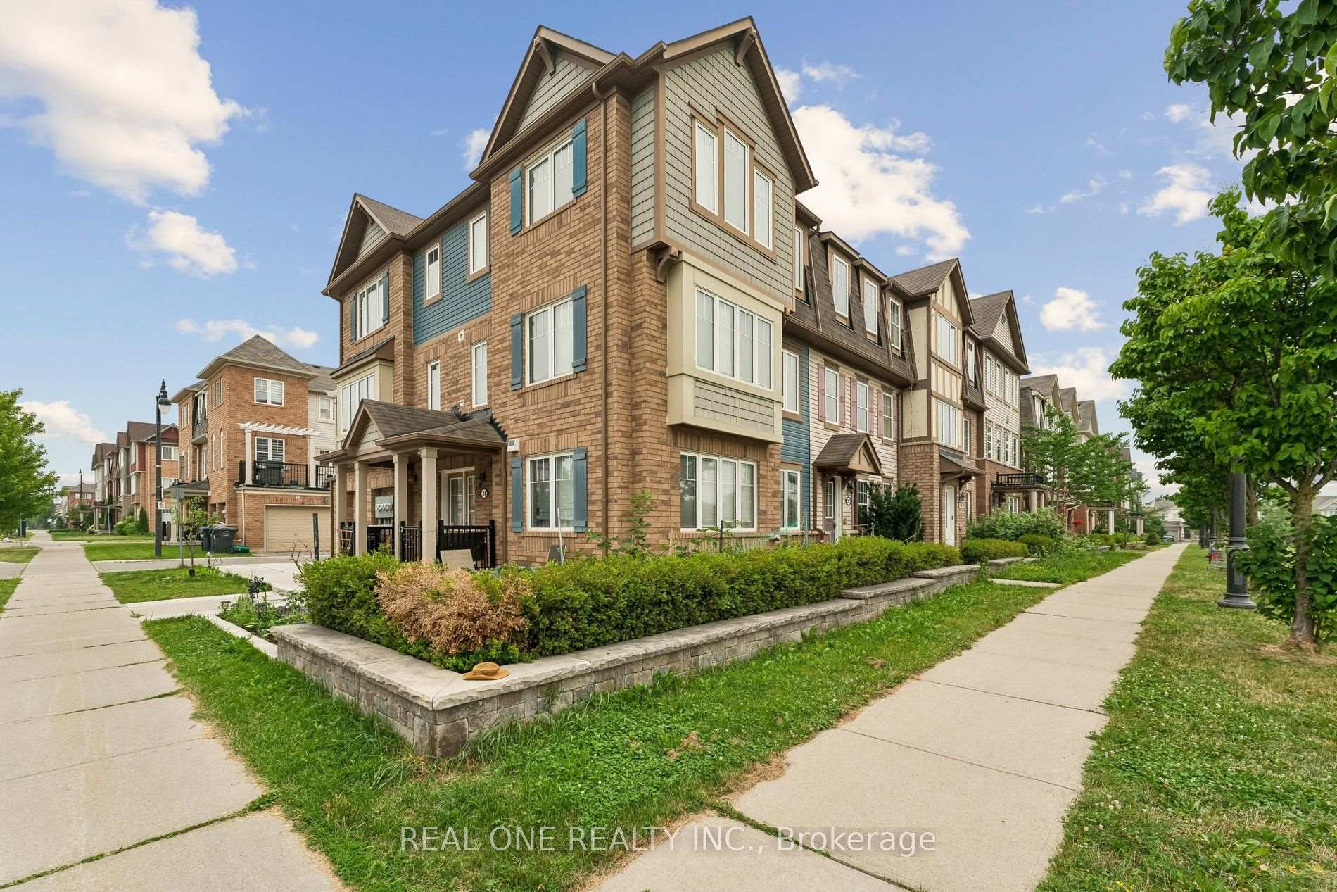 Photo 38 of 30 Henneberry Lane, Brampton, Northwest Brampton — HOMEH