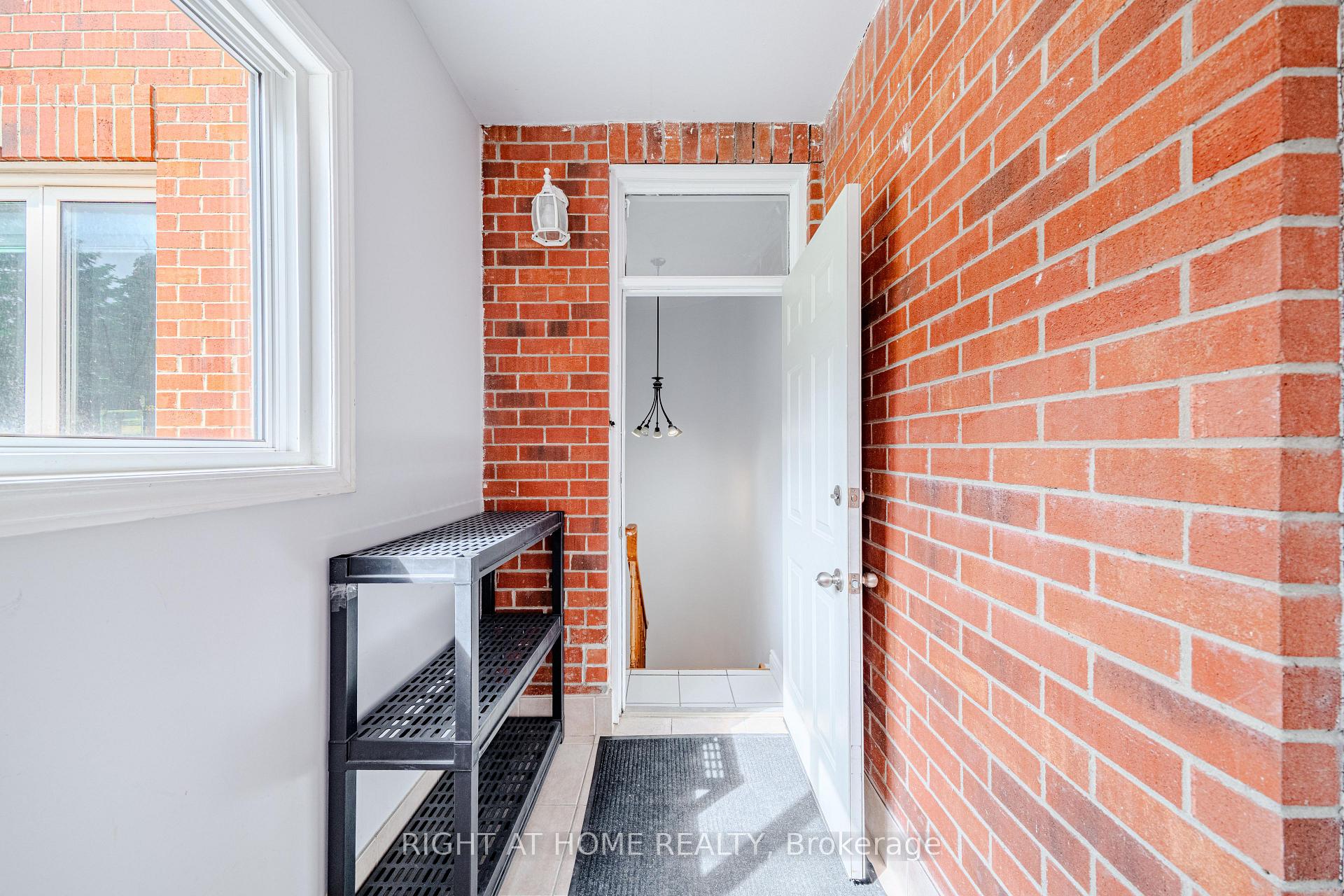 Photo 4 of Unit Lower, 3 Glenayr Road, Richmond Hill, Bayview Hill — HOMEH