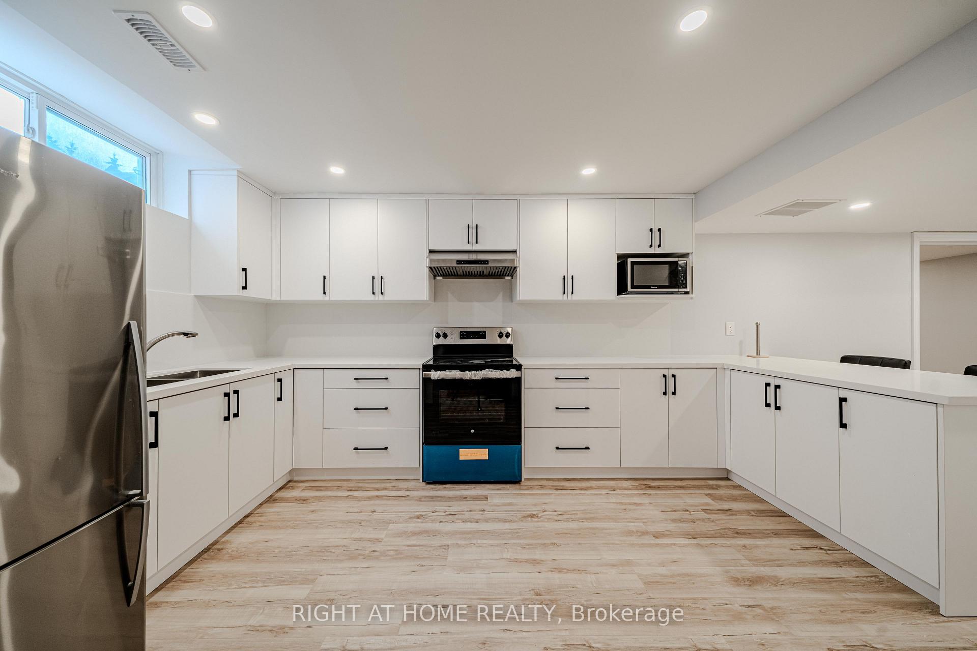Photo 6 of Unit Lower, 3 Glenayr Road, Richmond Hill, Bayview Hill — HOMEH