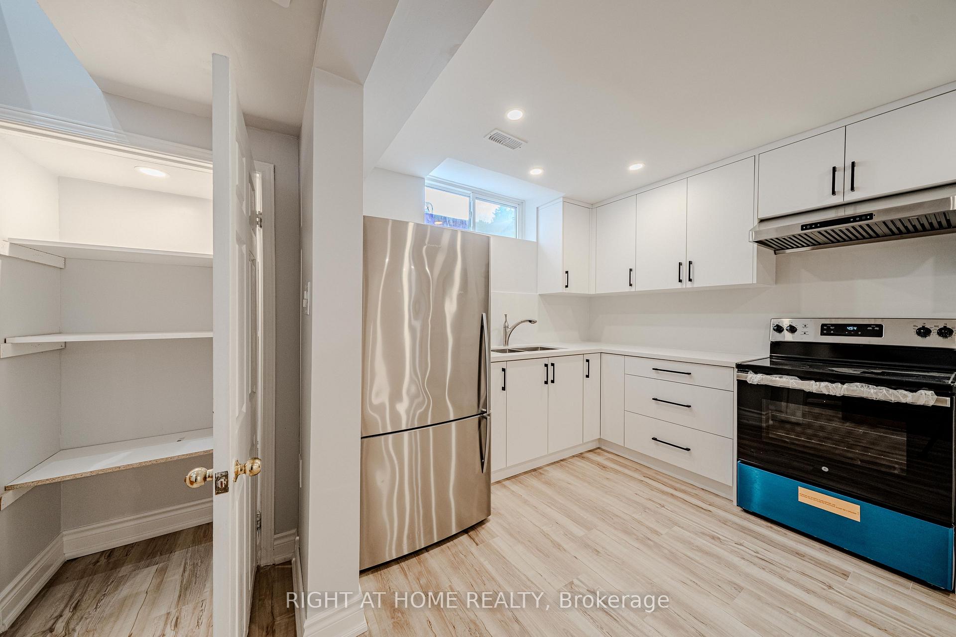 Photo 7 of Unit Lower, 3 Glenayr Road, Richmond Hill, Bayview Hill — HOMEH