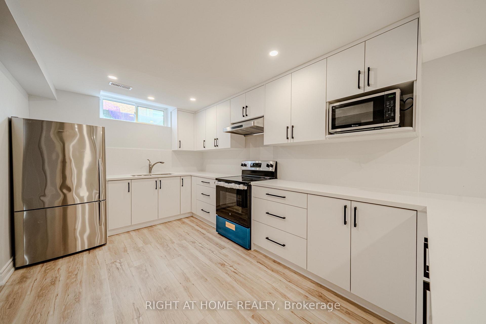 Photo 8 of Unit Lower, 3 Glenayr Road, Richmond Hill, Bayview Hill — HOMEH