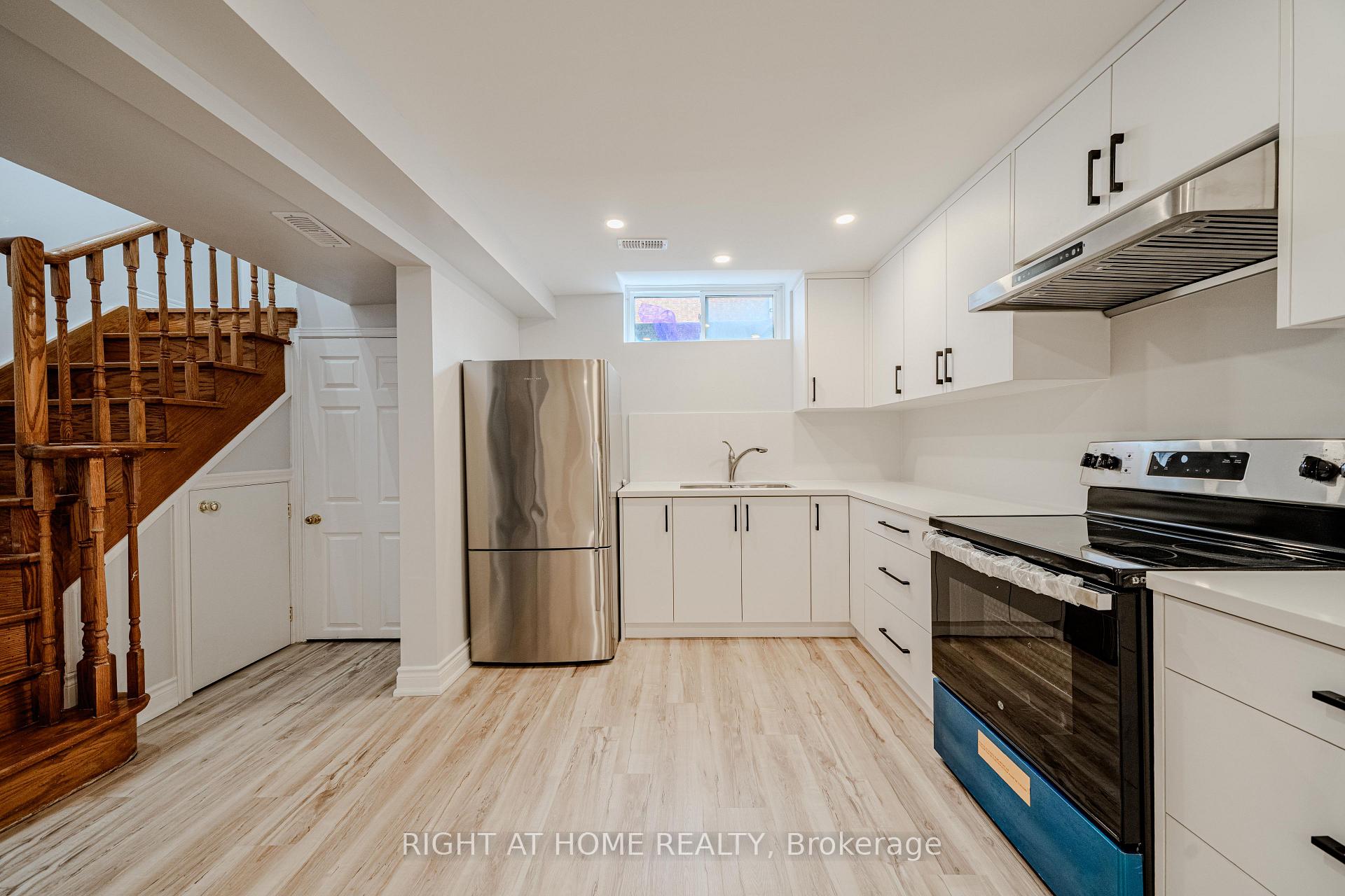 Photo 9 of Unit Lower, 3 Glenayr Road, Richmond Hill, Bayview Hill — HOMEH