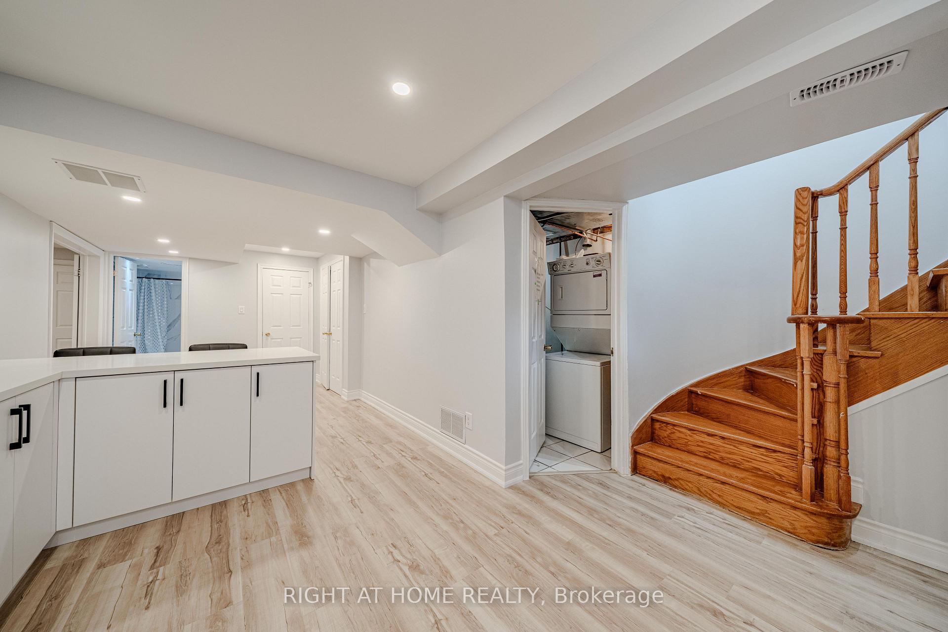 Photo 12 of Unit Lower, 3 Glenayr Road, Richmond Hill, Bayview Hill — HOMEH