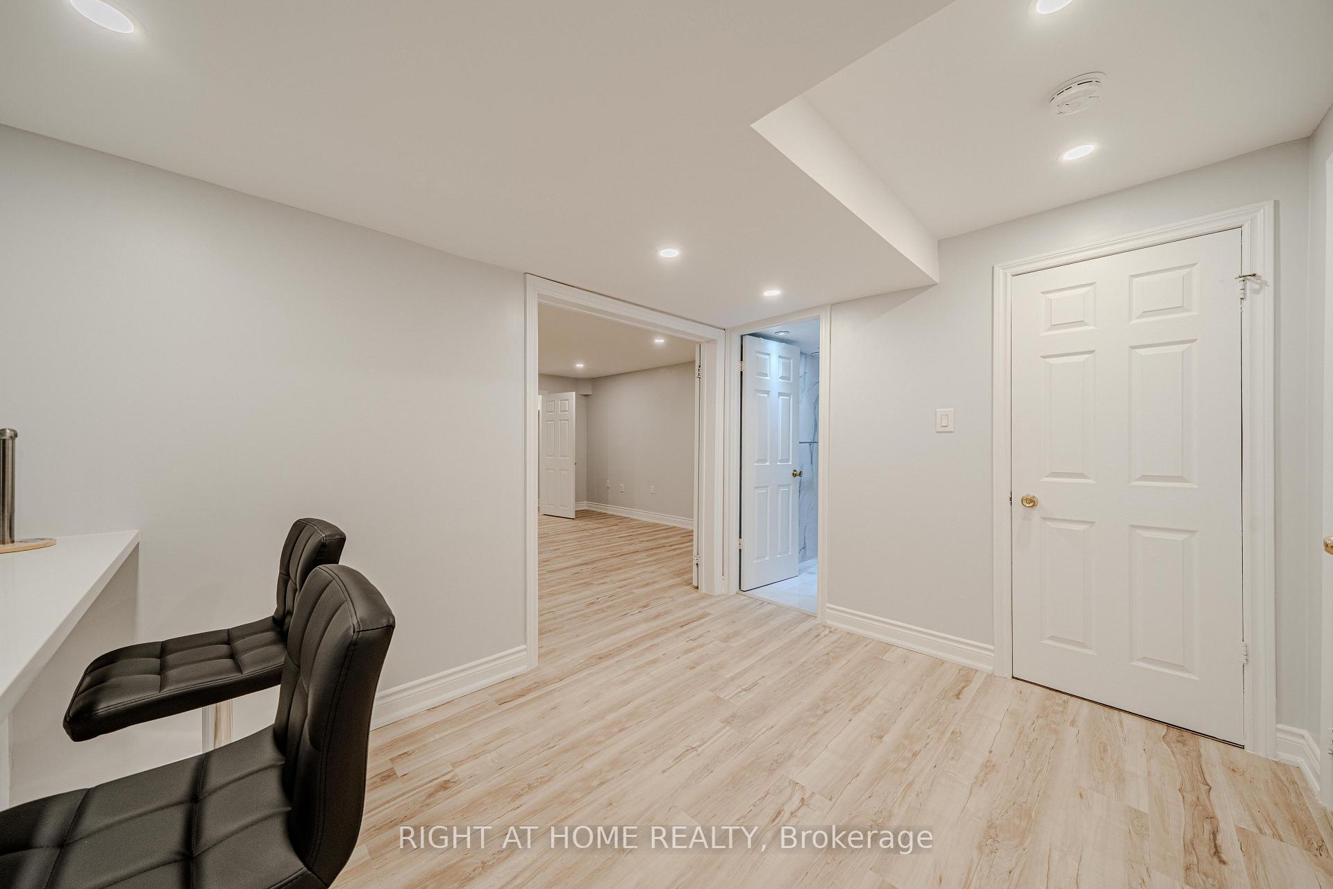 Photo 13 of Unit Lower, 3 Glenayr Road, Richmond Hill, Bayview Hill — HOMEH