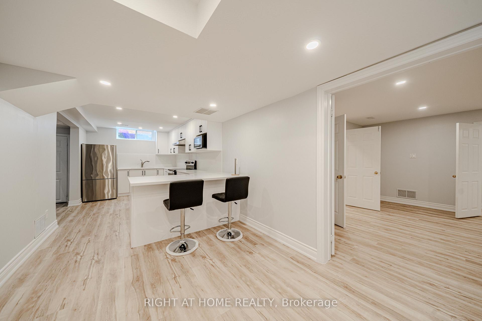 Photo 14 of Unit Lower, 3 Glenayr Road, Richmond Hill, Bayview Hill — HOMEH