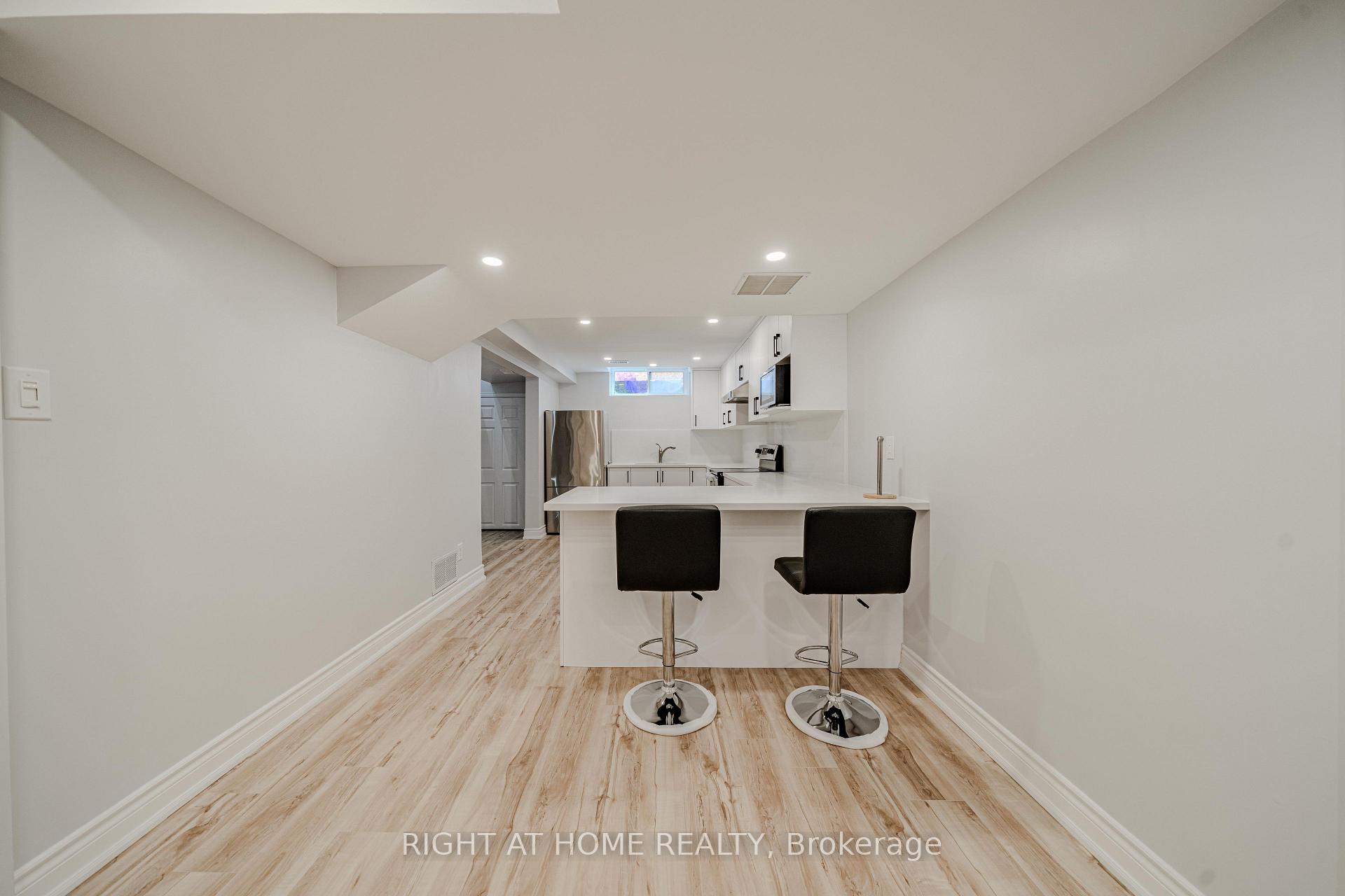 Photo 15 of Unit Lower, 3 Glenayr Road, Richmond Hill, Bayview Hill — HOMEH