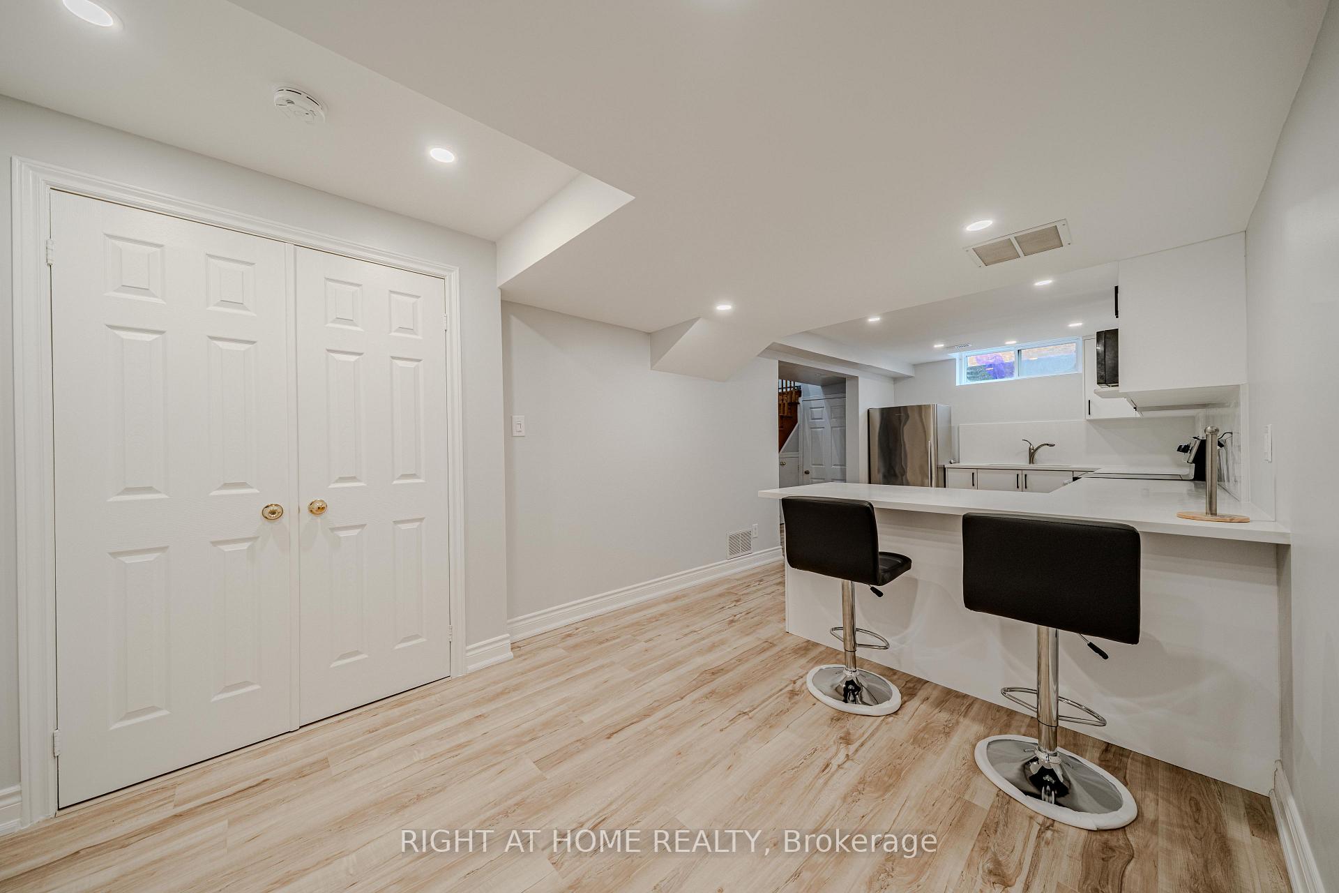 Photo 16 of Unit Lower, 3 Glenayr Road, Richmond Hill, Bayview Hill — HOMEH