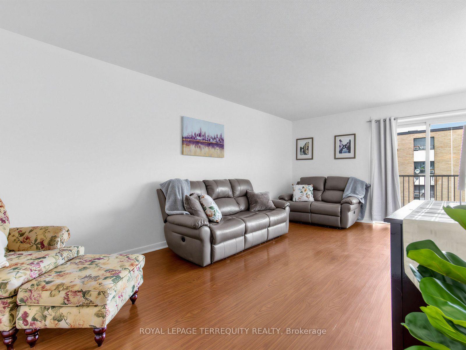 Photo of Unit 404, 8 Kingsbridge Court