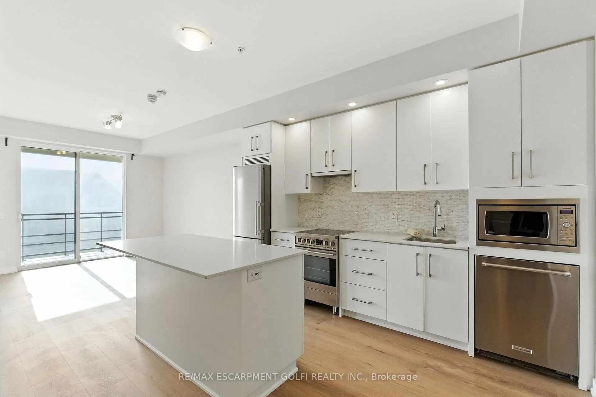 Photo 10 of Unit 310, 10 Esplanade Lane, Grimsby, Grimsby Beach — HOMEH