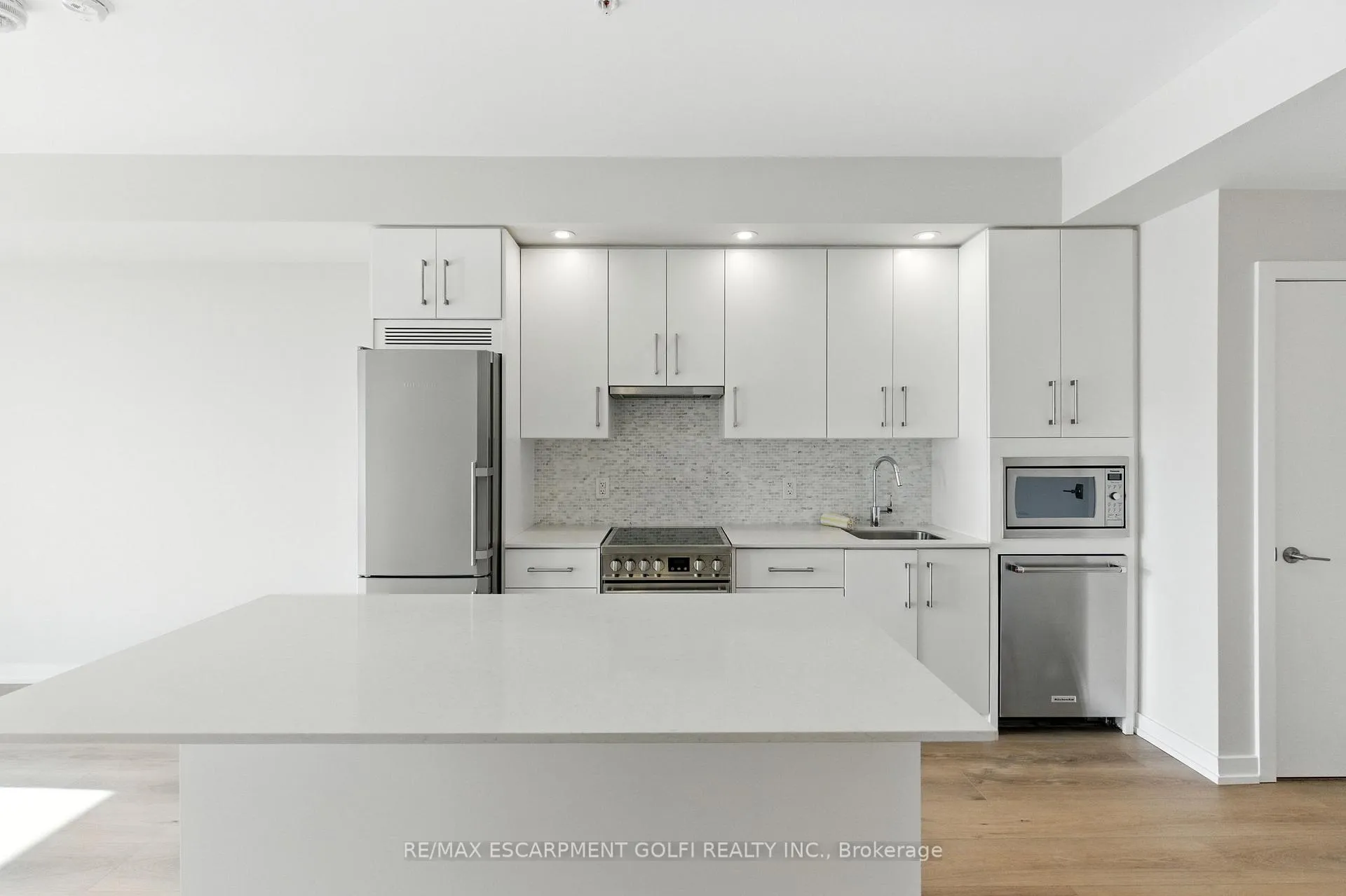 Photo 11 of Unit 310, 10 Esplanade Lane, Grimsby, Grimsby Beach — HOMEH