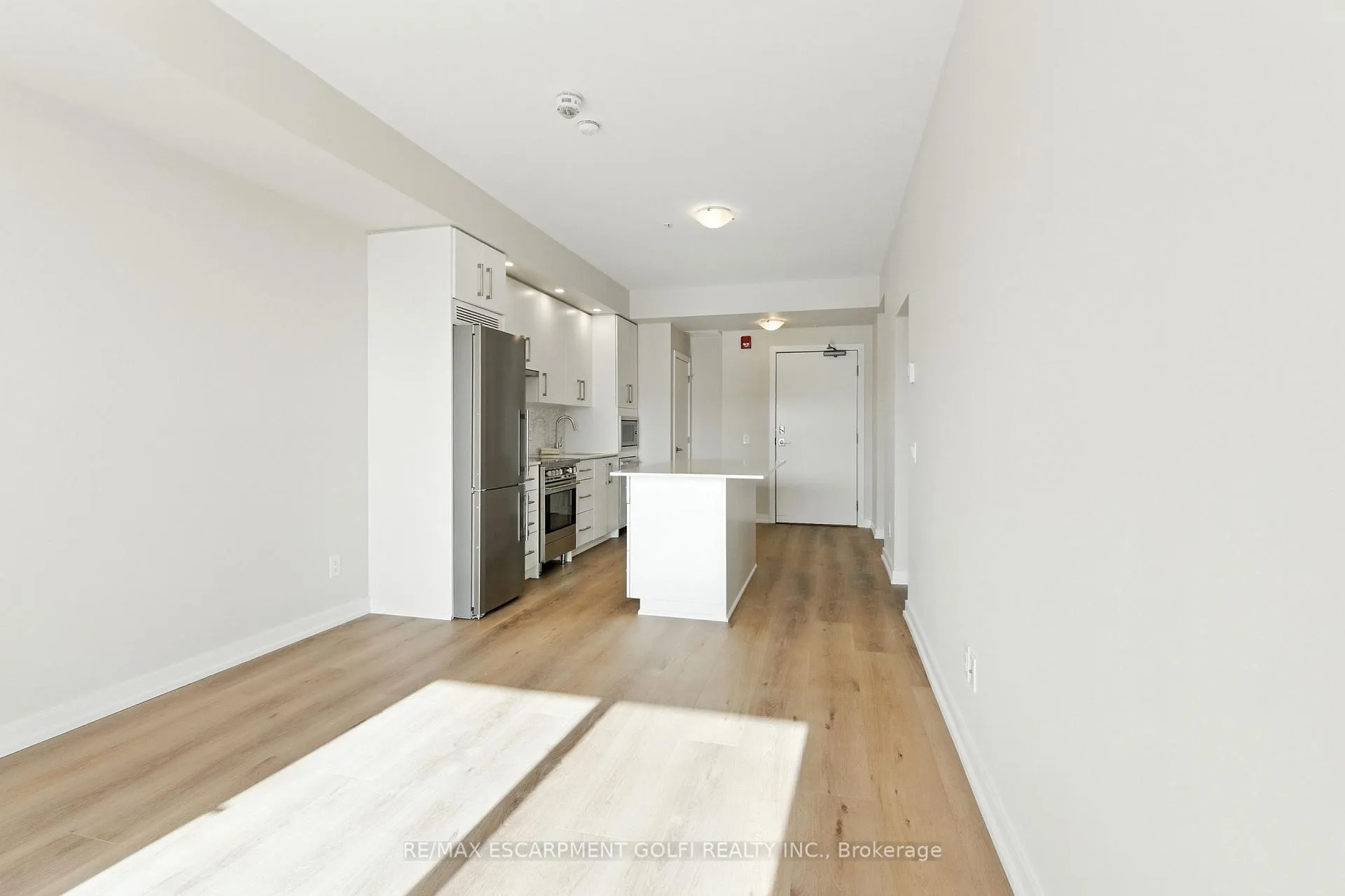 Photo 13 of Unit 310, 10 Esplanade Lane, Grimsby, Grimsby Beach — HOMEH