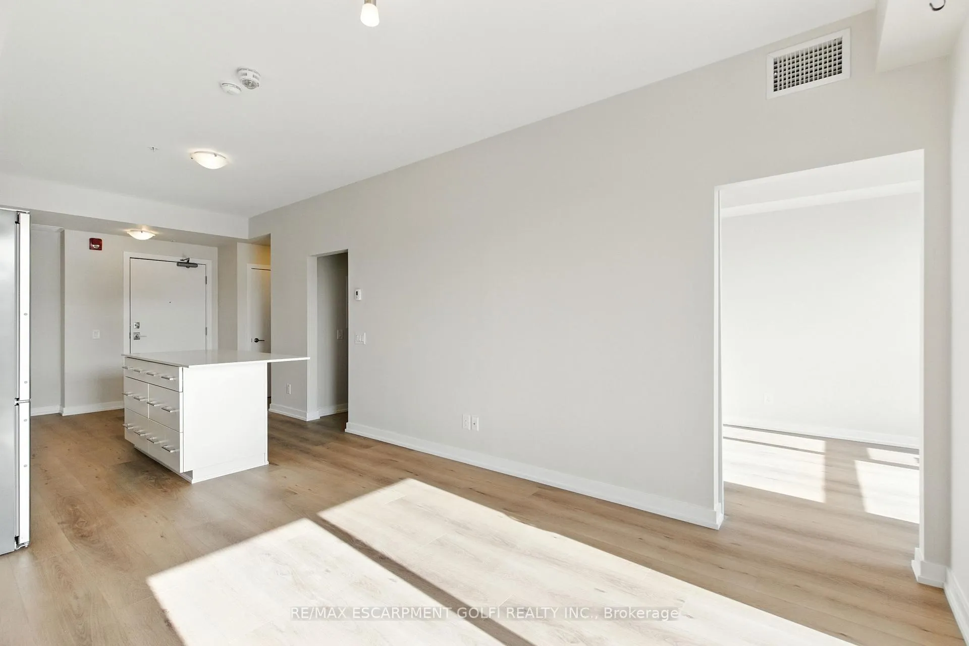Photo 14 of Unit 310, 10 Esplanade Lane, Grimsby, Grimsby Beach — HOMEH