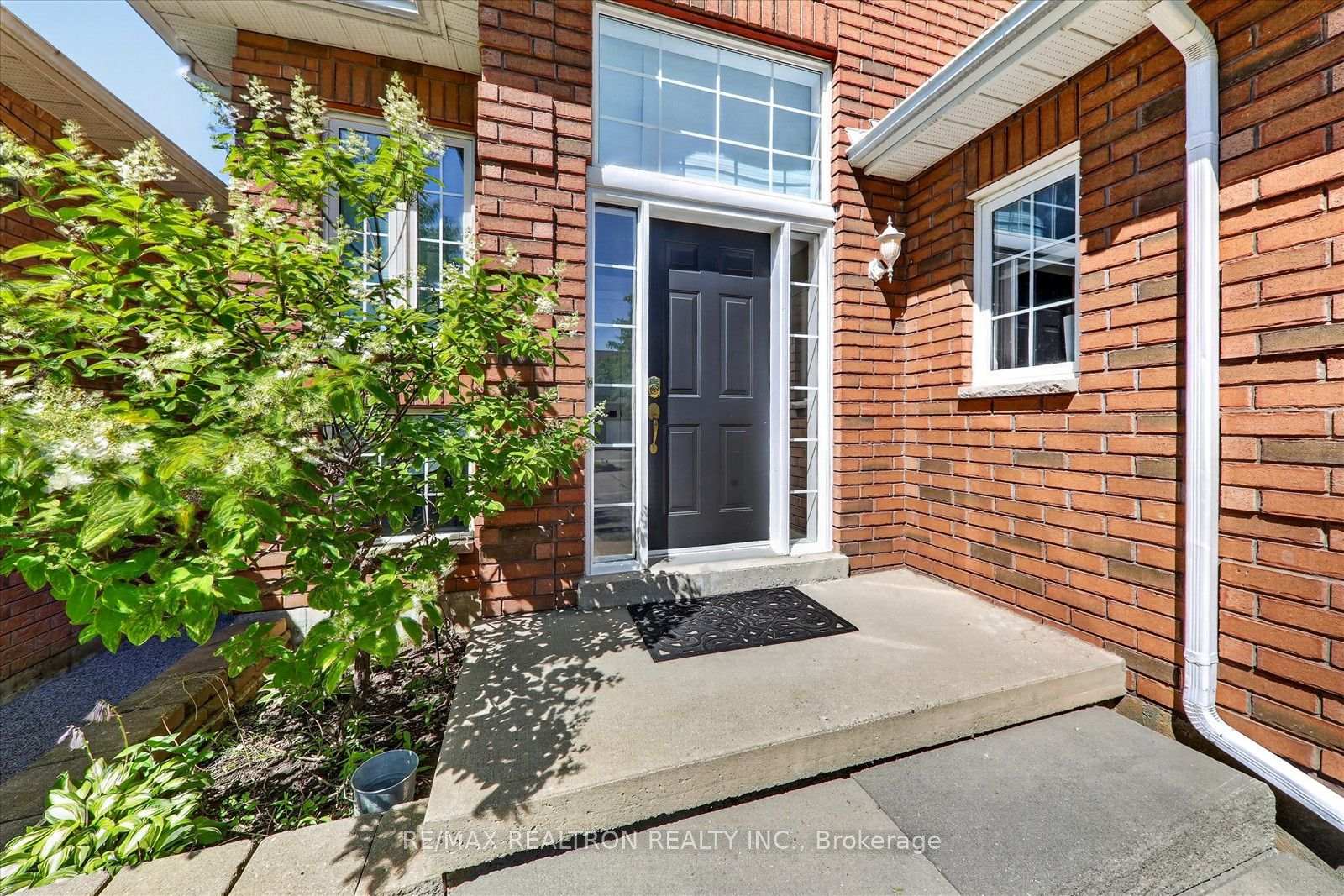 Photo 5 of 80 Cecil Found Crescent, Clarington, Courtice — HOMEH