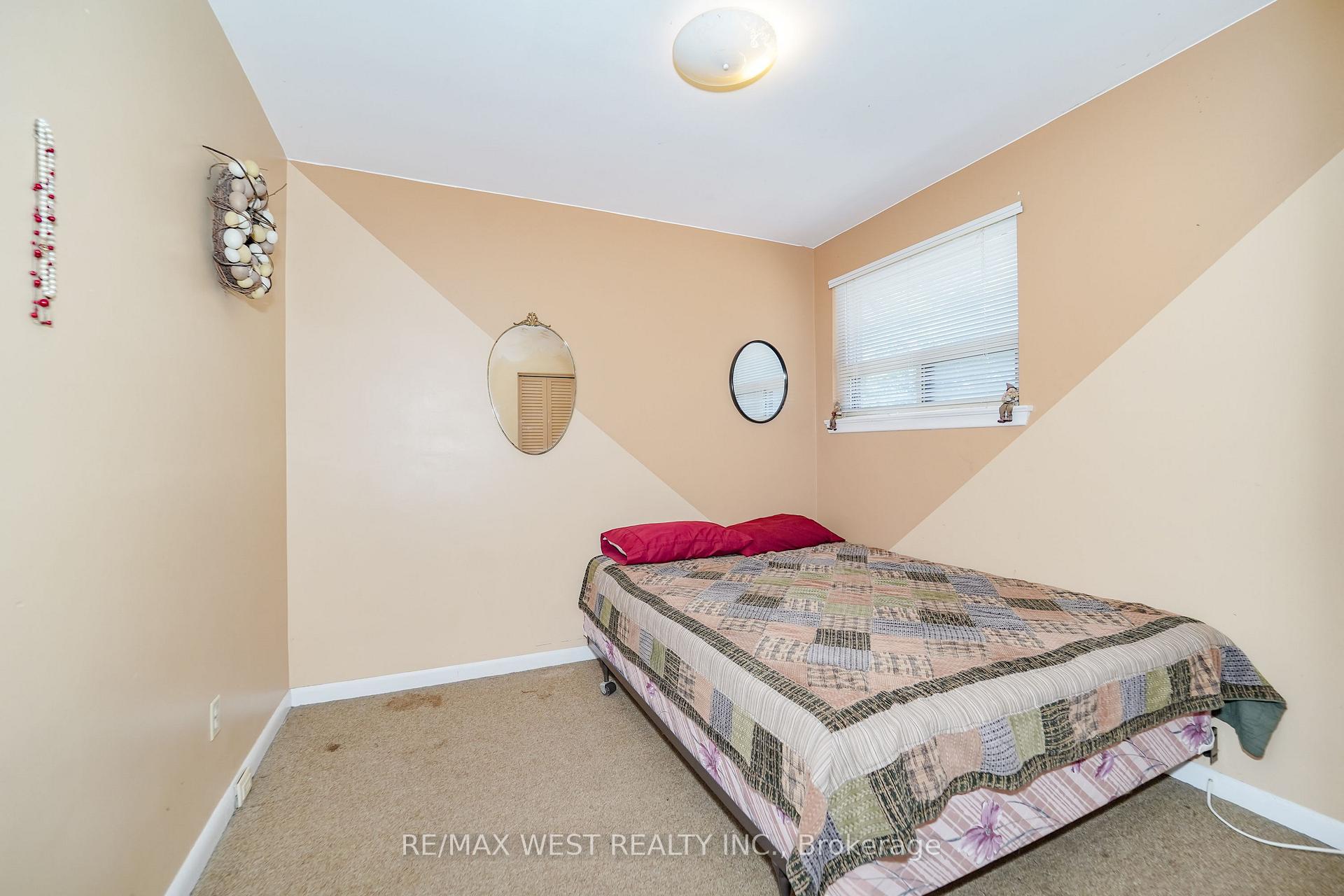 Photo 5 of 18 Mcclure Avenue, Brampton, Northwood Park — HOMEH